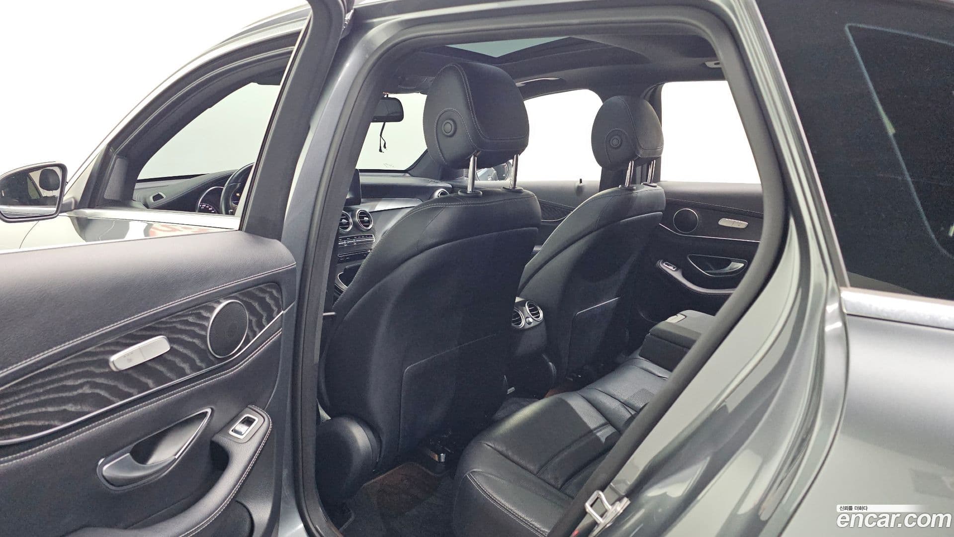 Main__Slider__Photo:GLC-Class Mercedes-Benz 2016.5-10