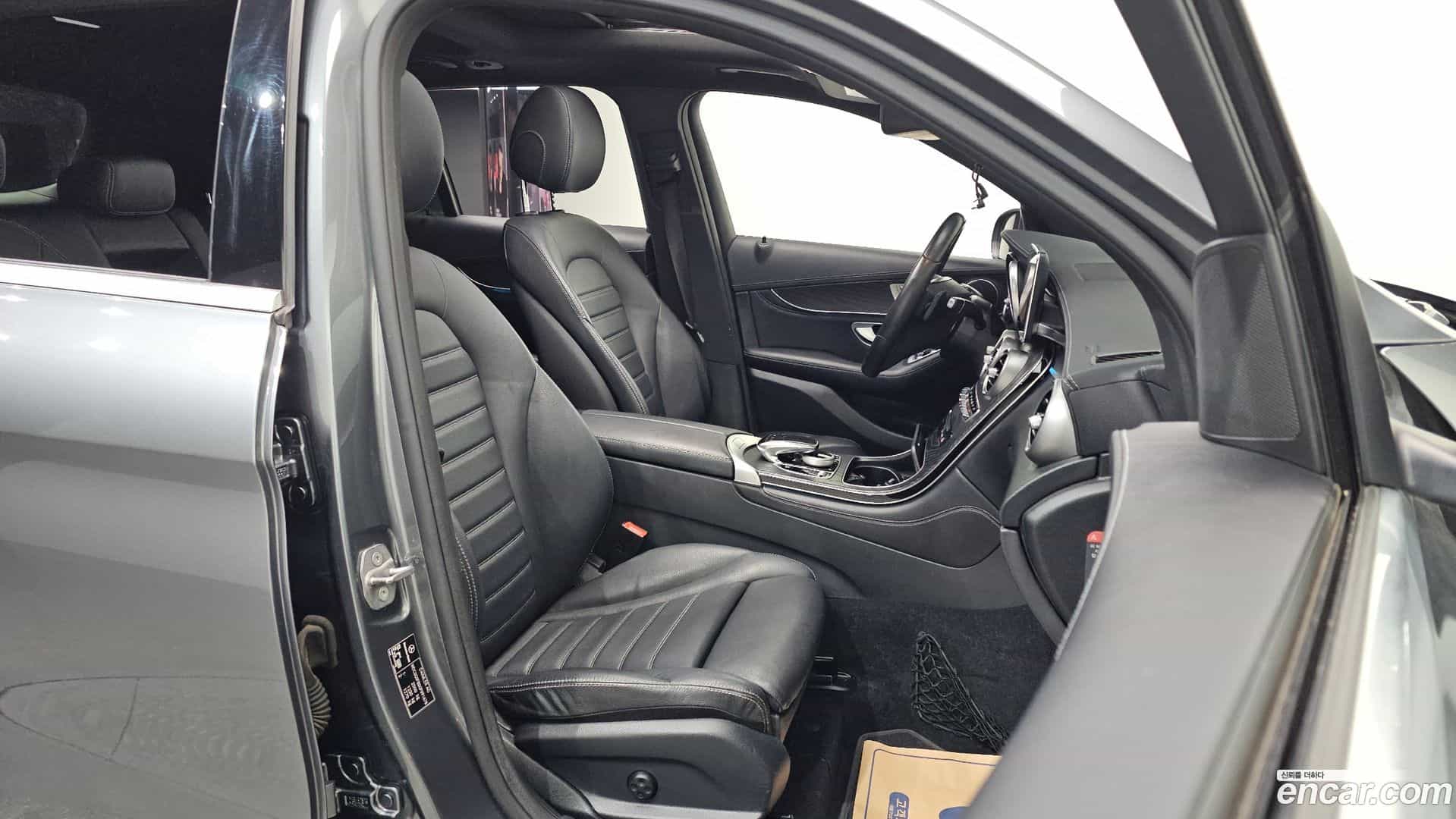 GLC-Class Mercedes-Benz 2016.5-OPTION-016