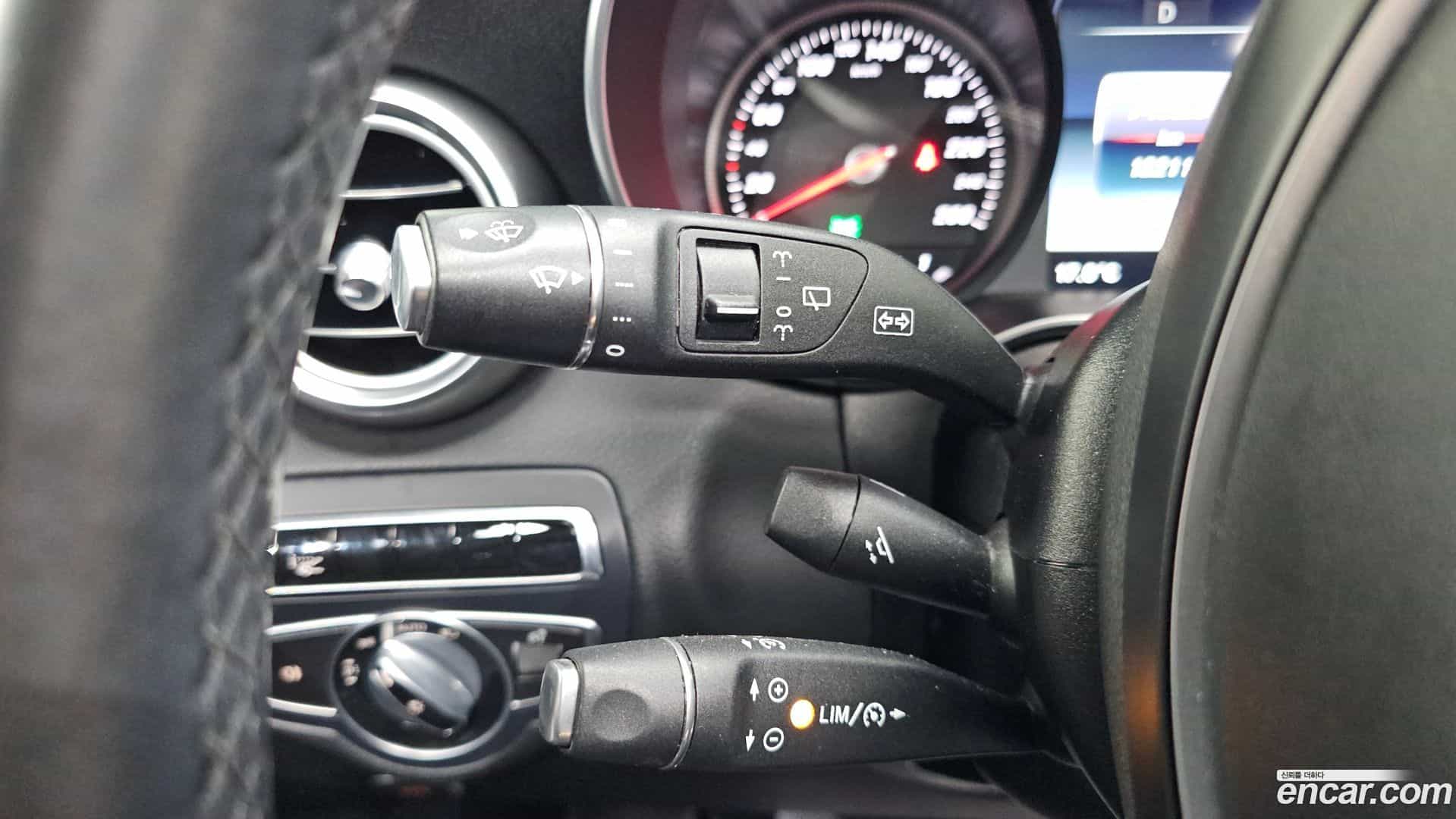 GLC-Class Mercedes-Benz 2016.5-OPTION-018