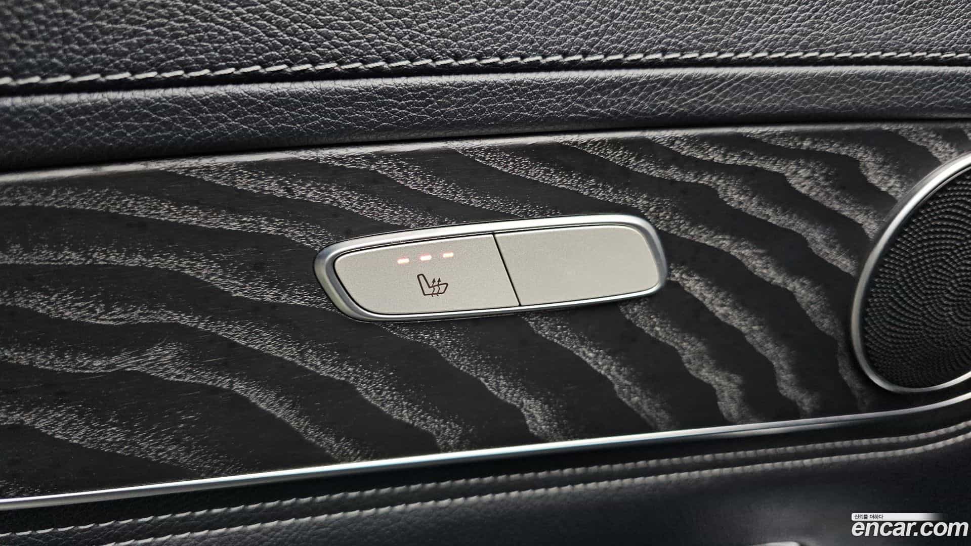 GLC-Class Mercedes-Benz 2016.5-OPTION-021