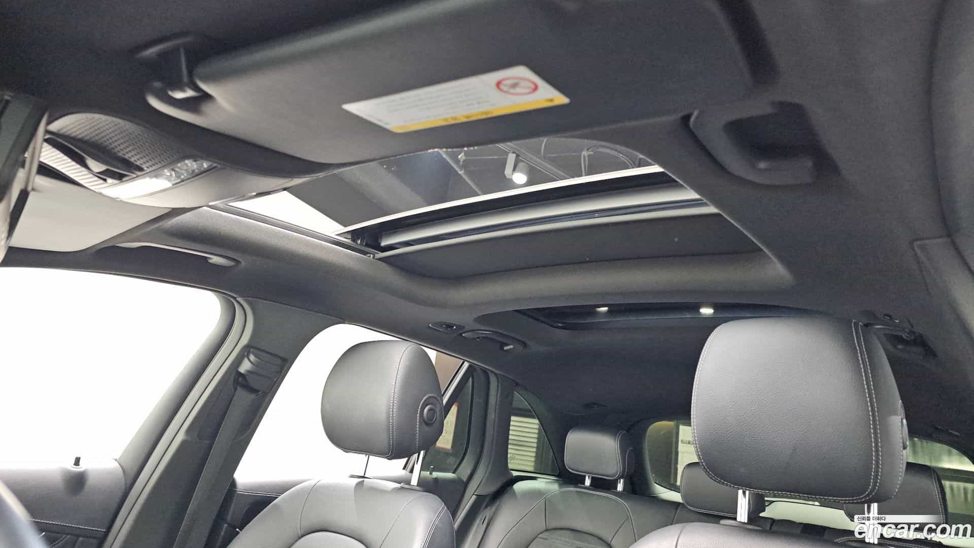 GLC-Class Mercedes-Benz 2016.5-OPTION-023