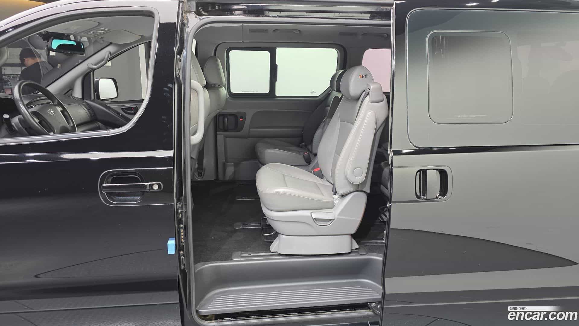 Starex Hyundai 2019.0-OPTION-015