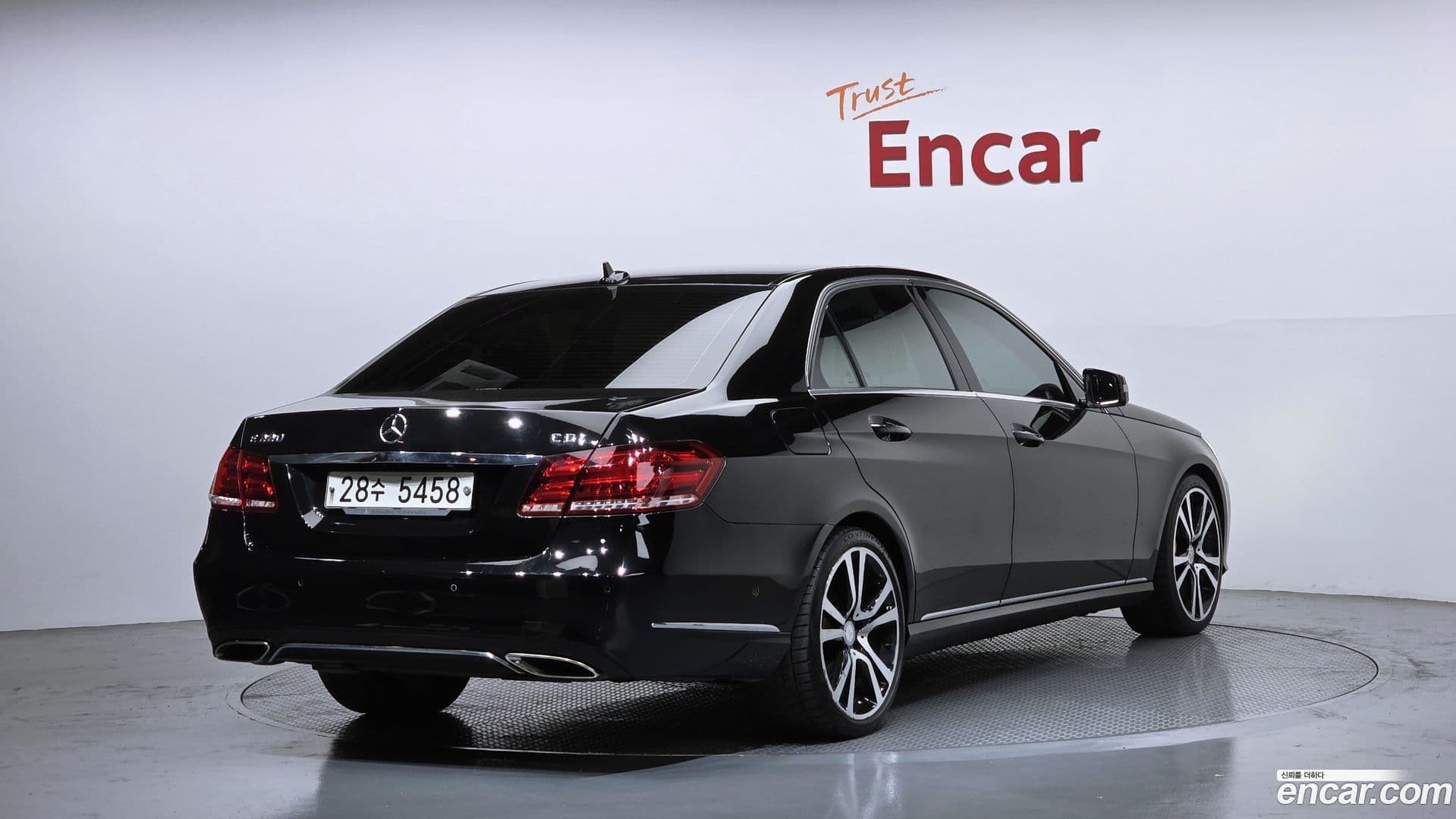 Main__Slider__Photo:E-Class Mercedes-Benz 2014.0-1