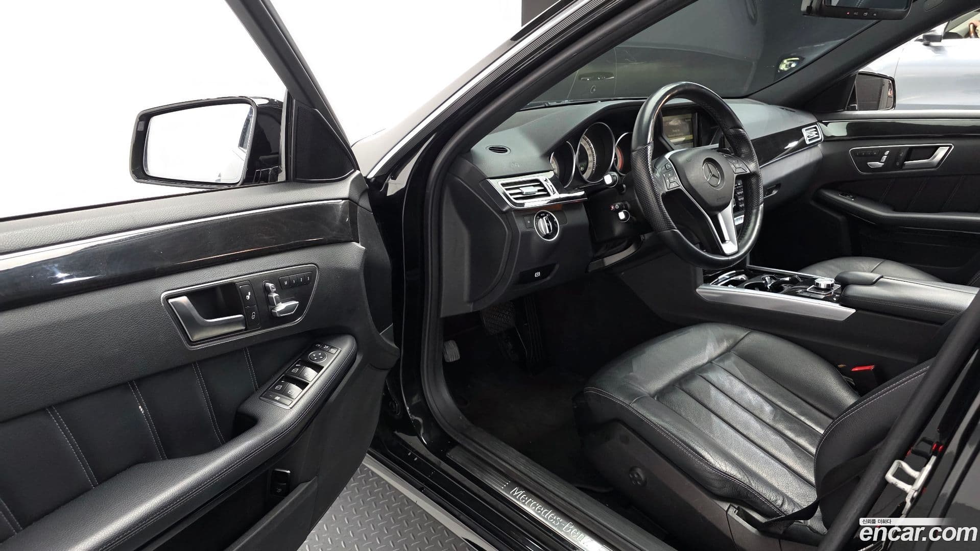 Main__Slider__Photo:E-Class Mercedes-Benz 2014.0-10