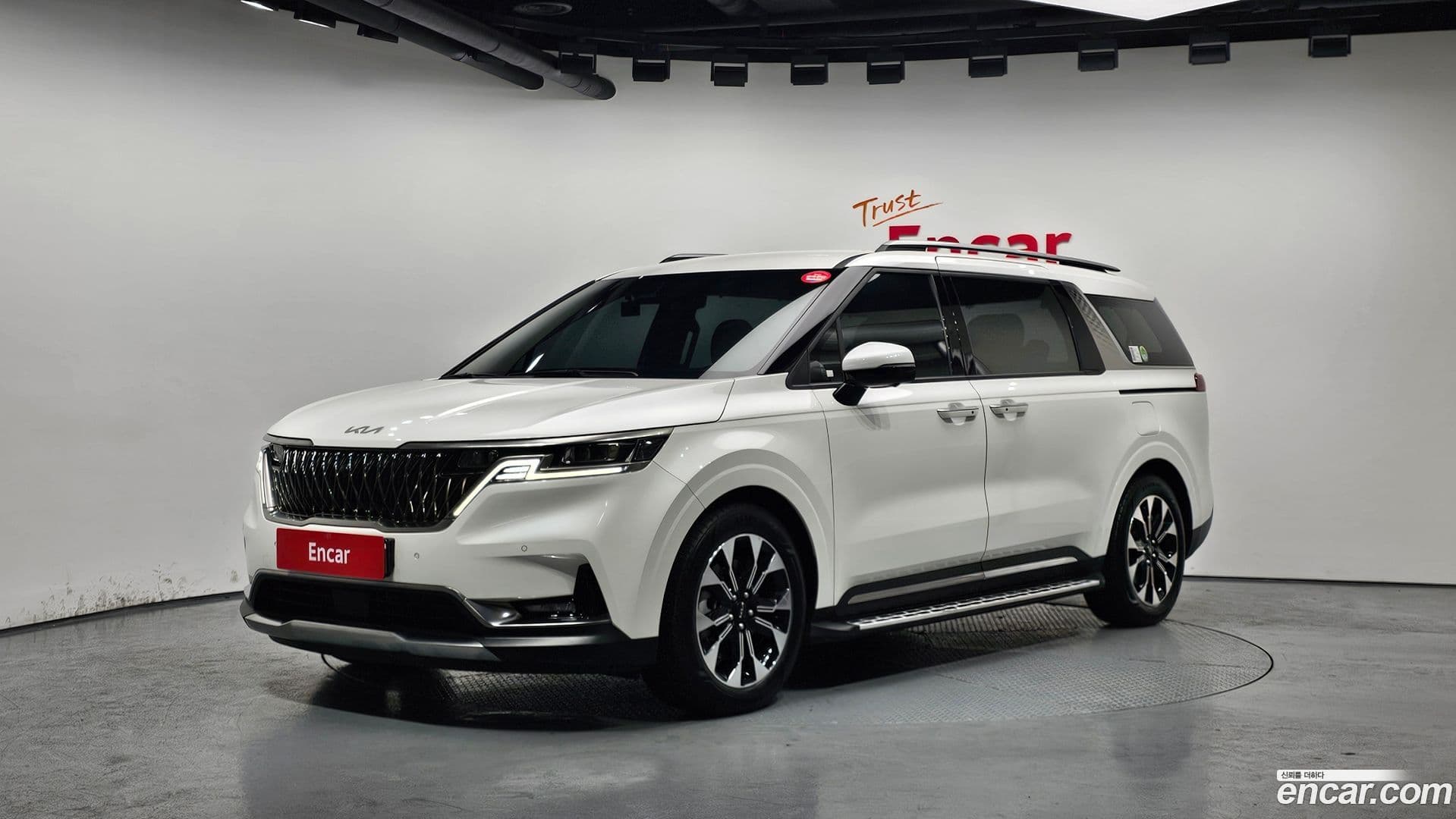 Main__Slider__Photo:Canival Kia 2023.4-0