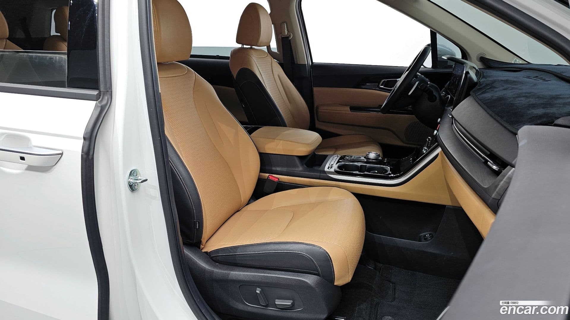 Main__Slider__Photo:Canival Kia 2023.4-9