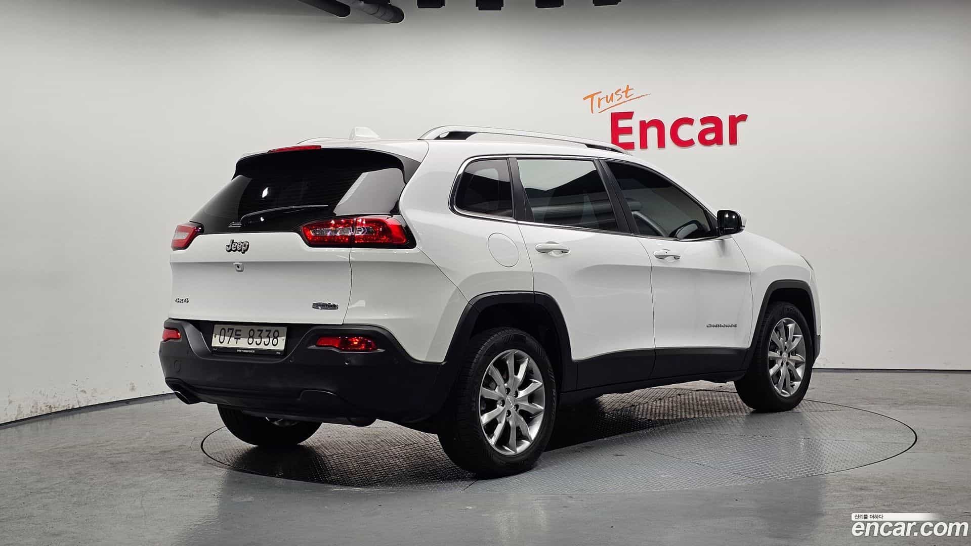 Cherokee Jeep 2018.0-OUTER-002