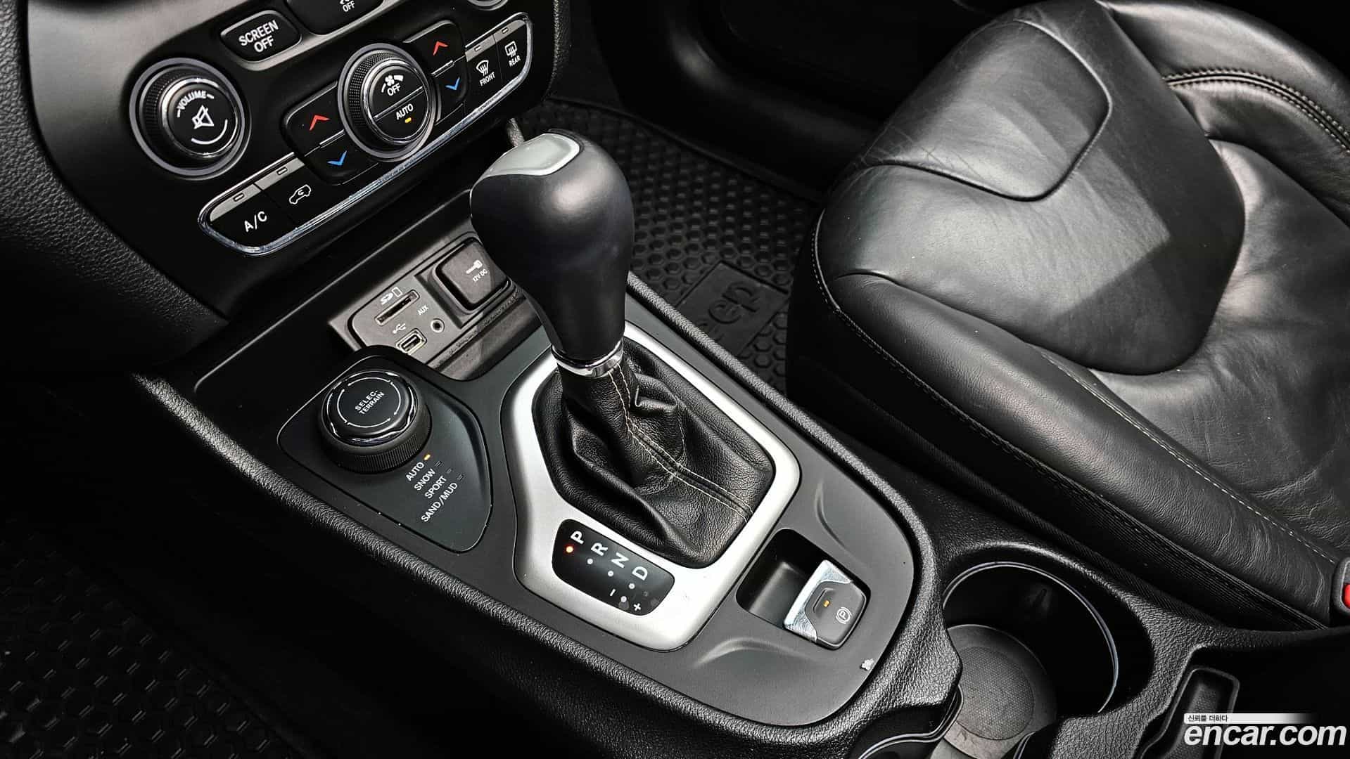 Cherokee Jeep 2018.0-INNER-009