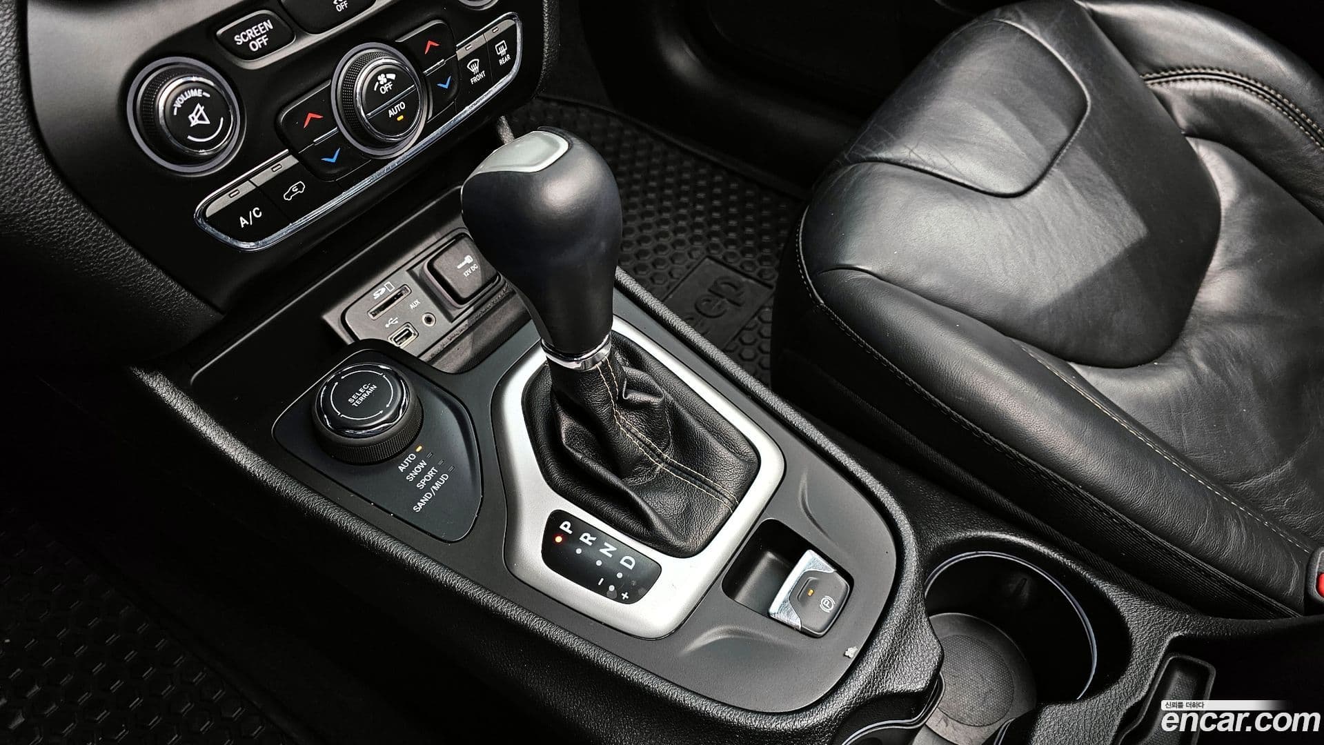 Main__Slider__Photo:Cherokee Jeep 2018.0-8