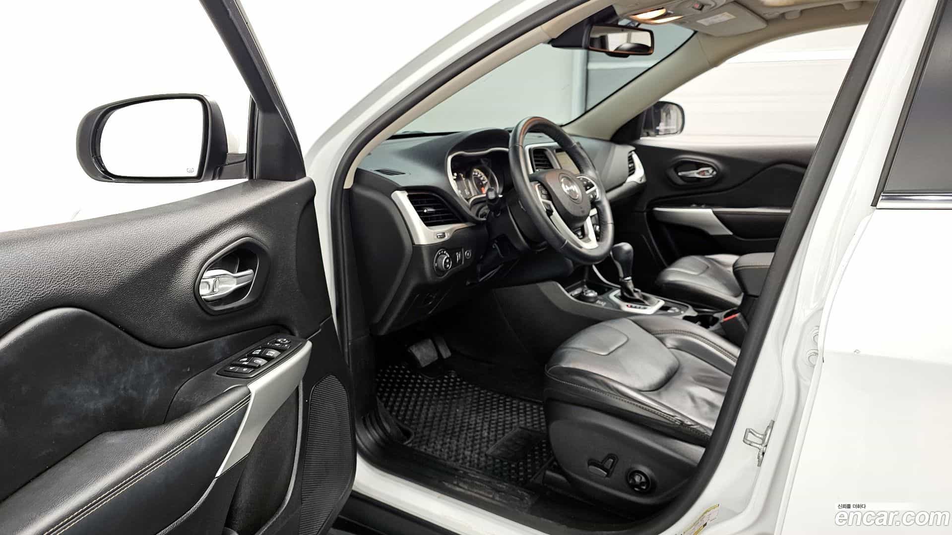 Cherokee Jeep 2018.0-OPTION-016