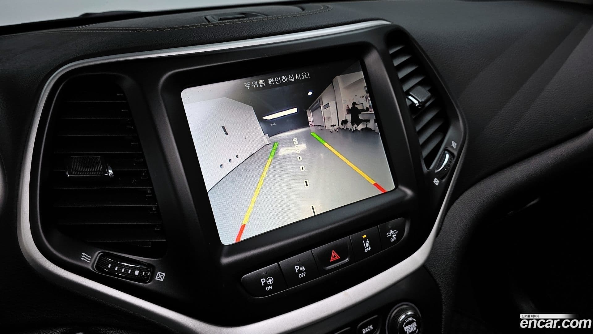 Main__Slider__Photo:Cherokee Jeep 2018.0-14