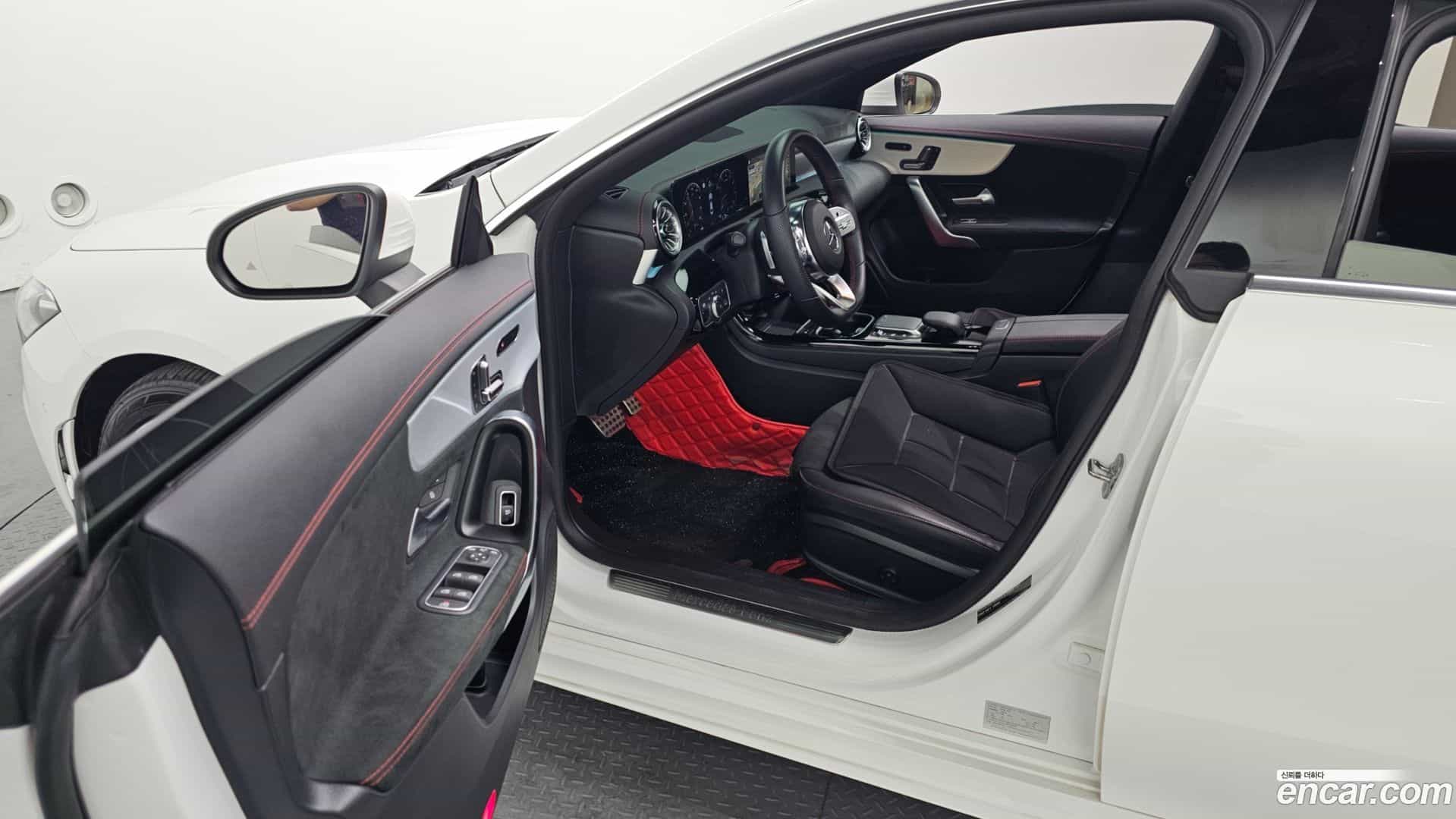 CLA-Class Mercedes-Benz 2023.5-INNER-010