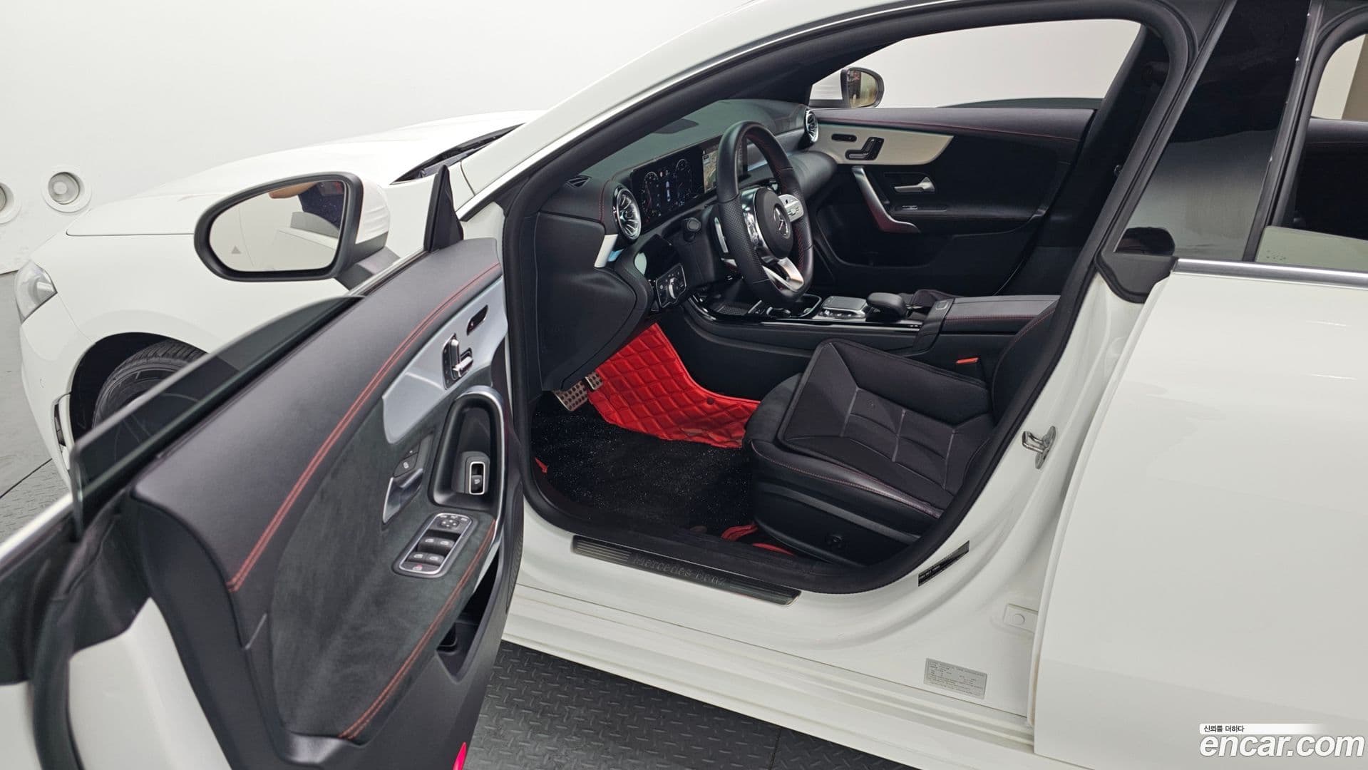 Main__Slider__Photo:CLA-Class Mercedes-Benz 2023.5-9