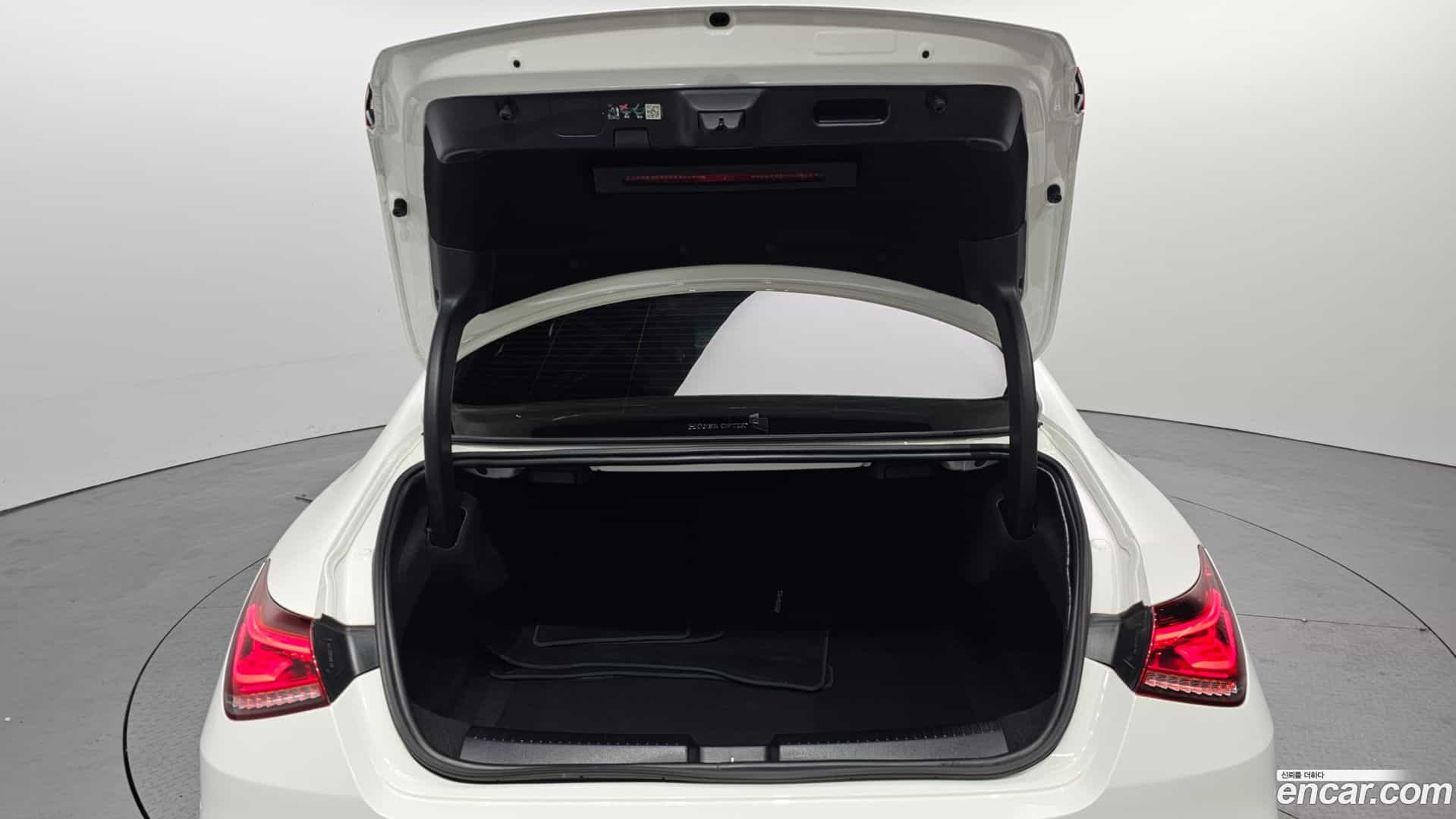 CLA-Class Mercedes-Benz 2023.5-OPTION-024