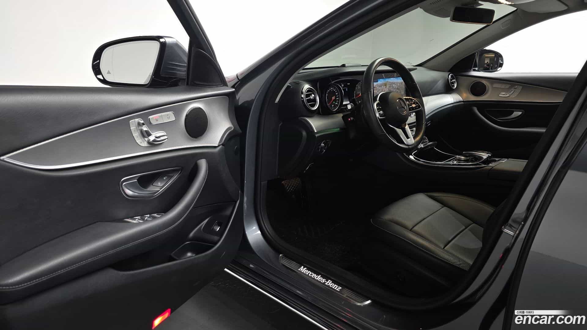 E-Class Mercedes-Benz 2018.9-OPTION-015