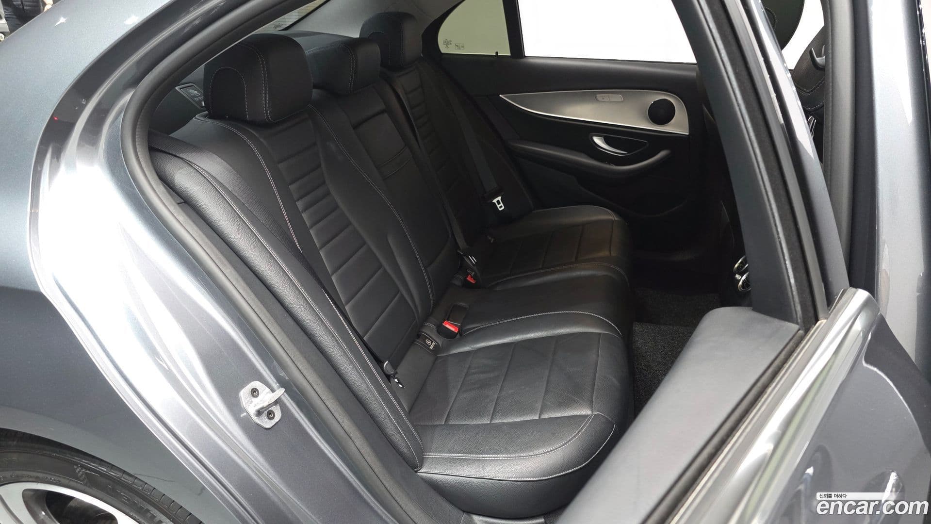 Main__Slider__Photo:E-Class Mercedes-Benz 2018.9-11