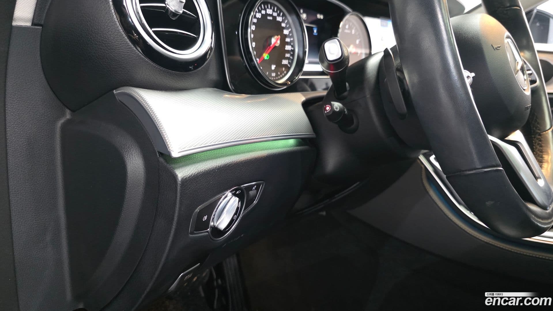 Main__Slider__Photo:E-Class Mercedes-Benz 2018.9-18