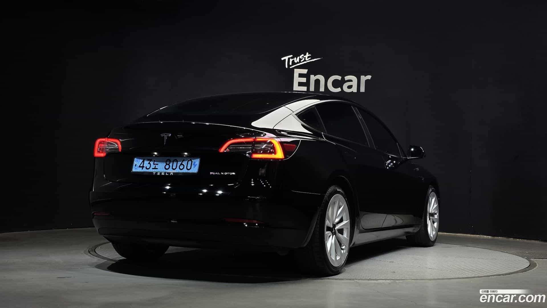 Model 3 Tesla 2022.4-OUTER-002