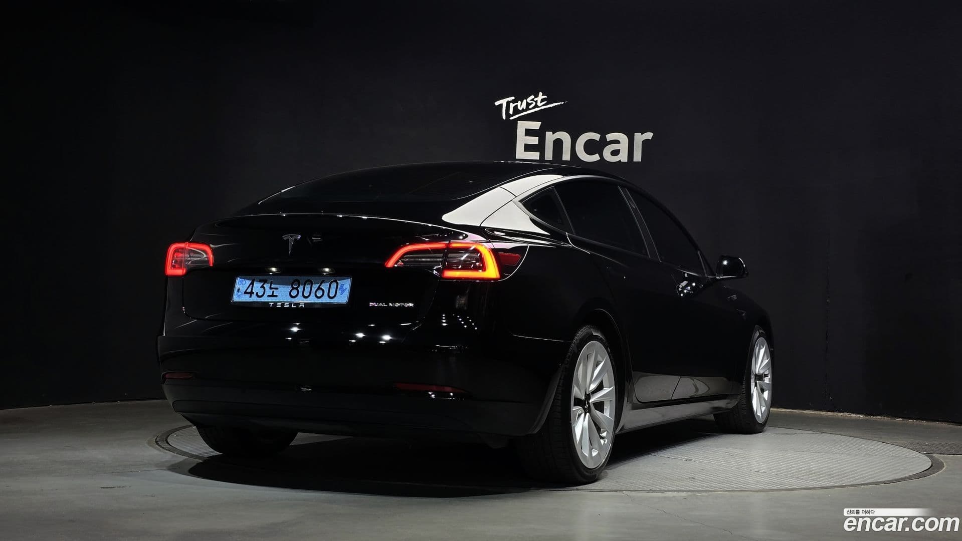 Main__Slider__Photo:Model 3 Tesla 2022.4-1