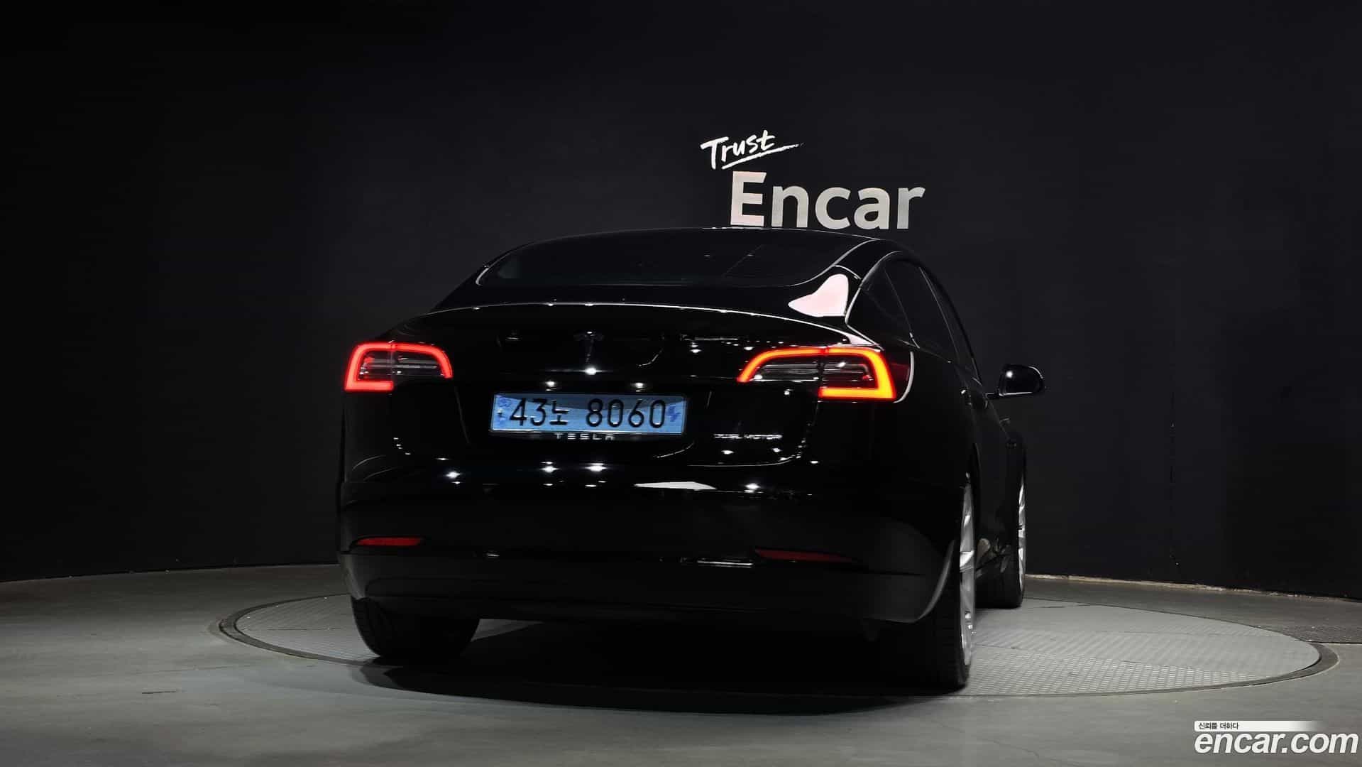 Model 3 Tesla 2022.4-OUTER-004