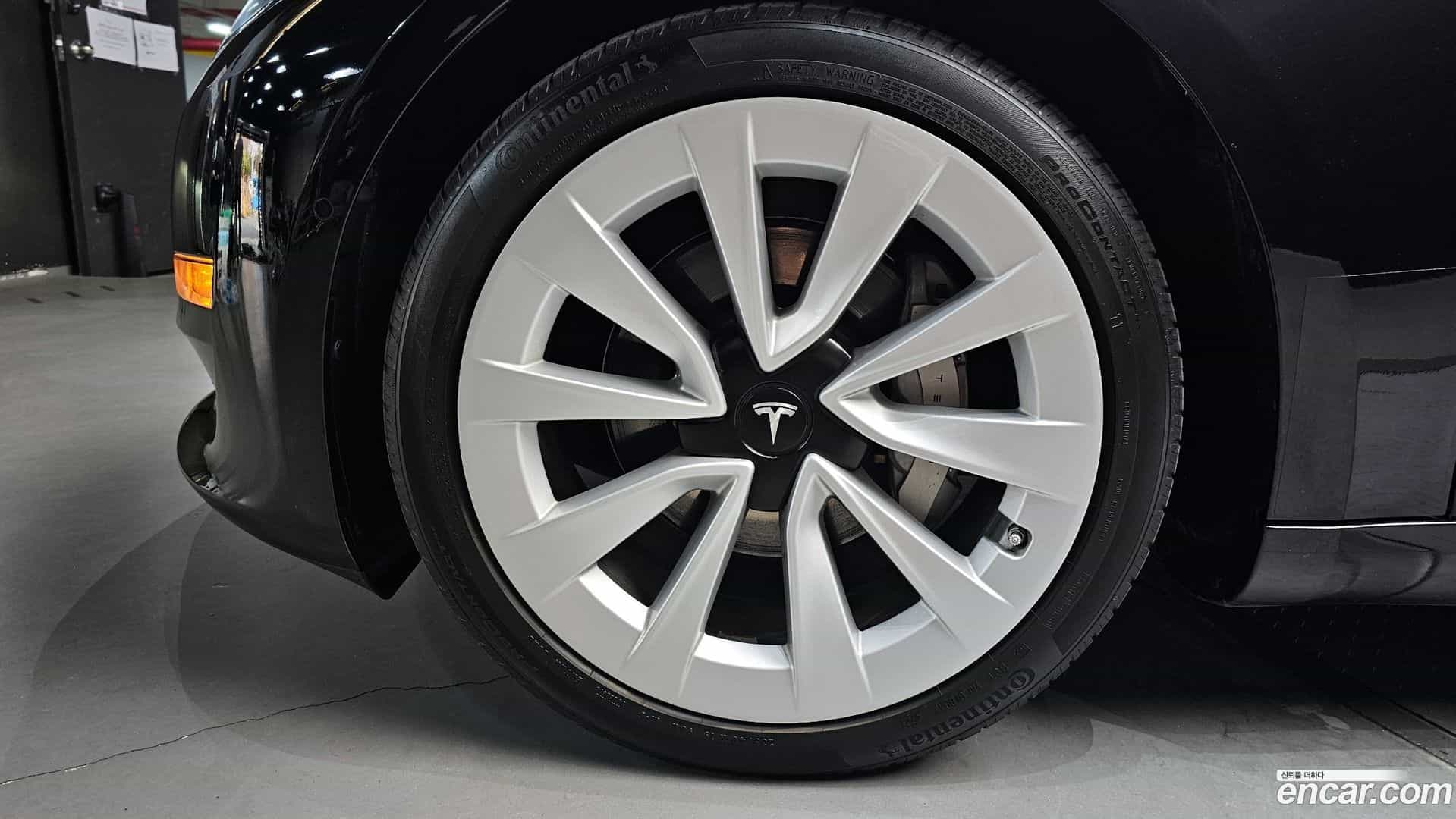 Model 3 Tesla 2022.4-OUTER-005