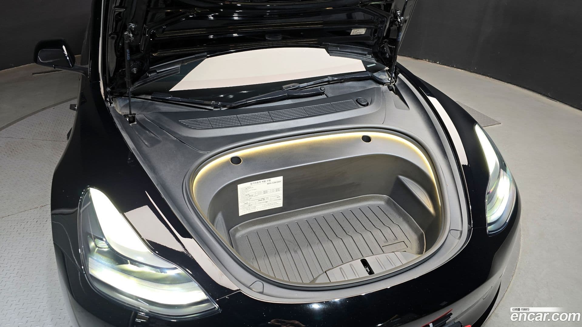 Main__Slider__Photo:Model 3 Tesla 2022.4-5