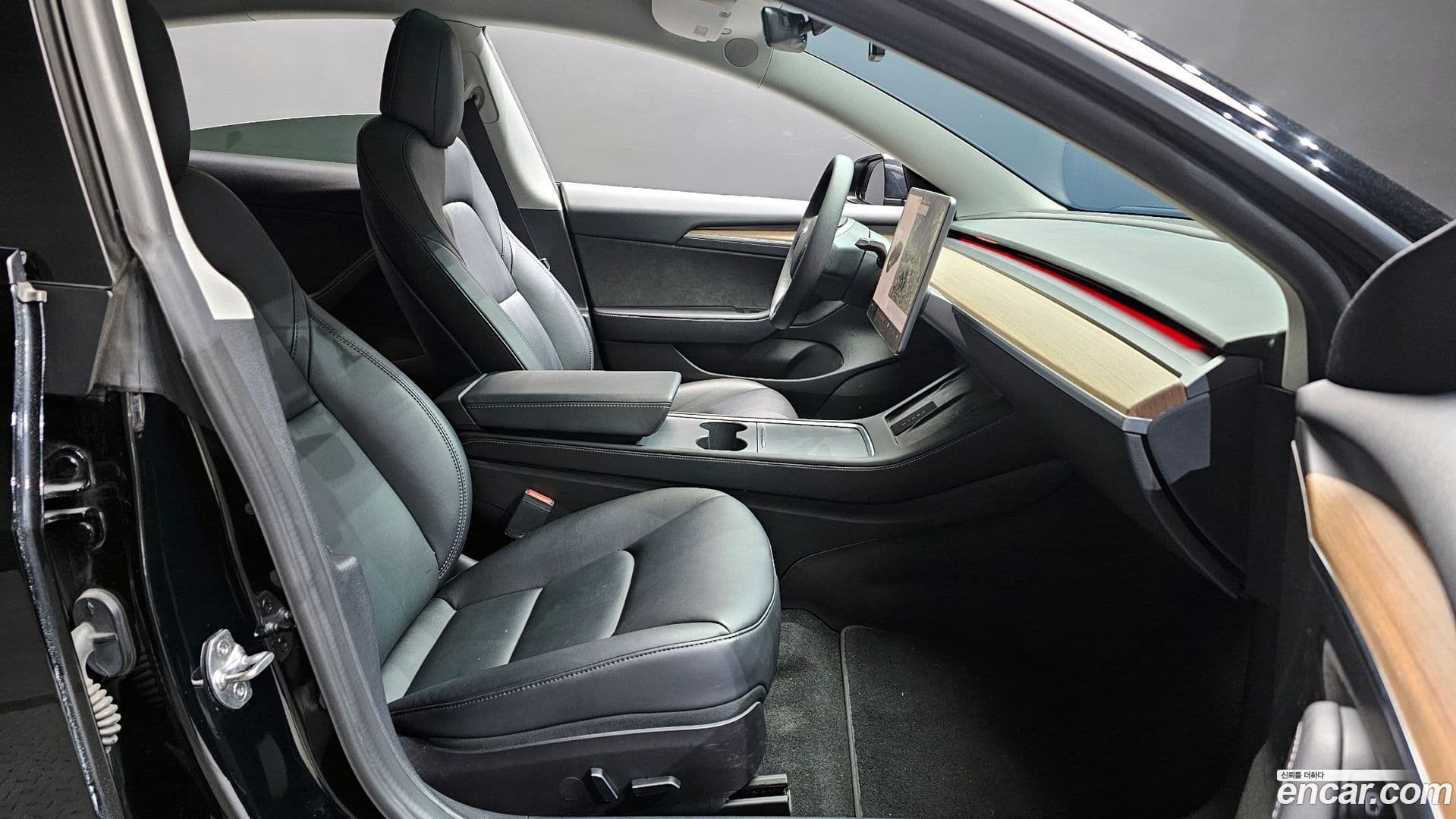 Main__Slider__Photo:Model 3 Tesla 2022.4-10