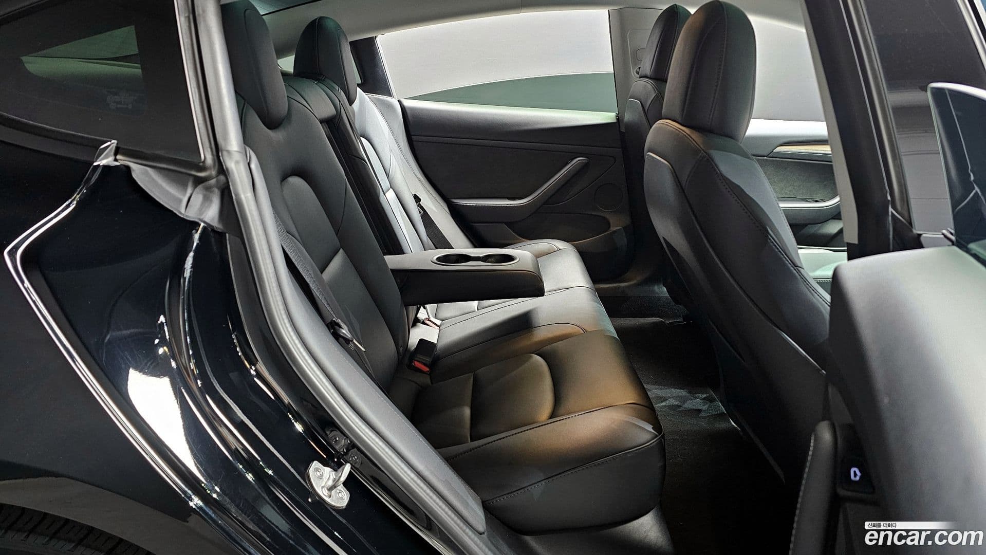 Main__Slider__Photo:Model 3 Tesla 2022.4-11