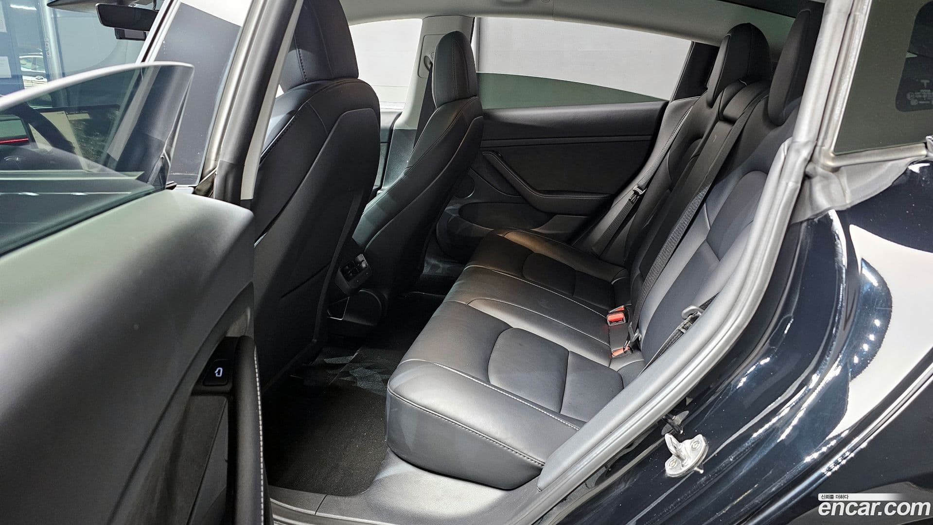 Main__Slider__Photo:Model 3 Tesla 2022.4-12