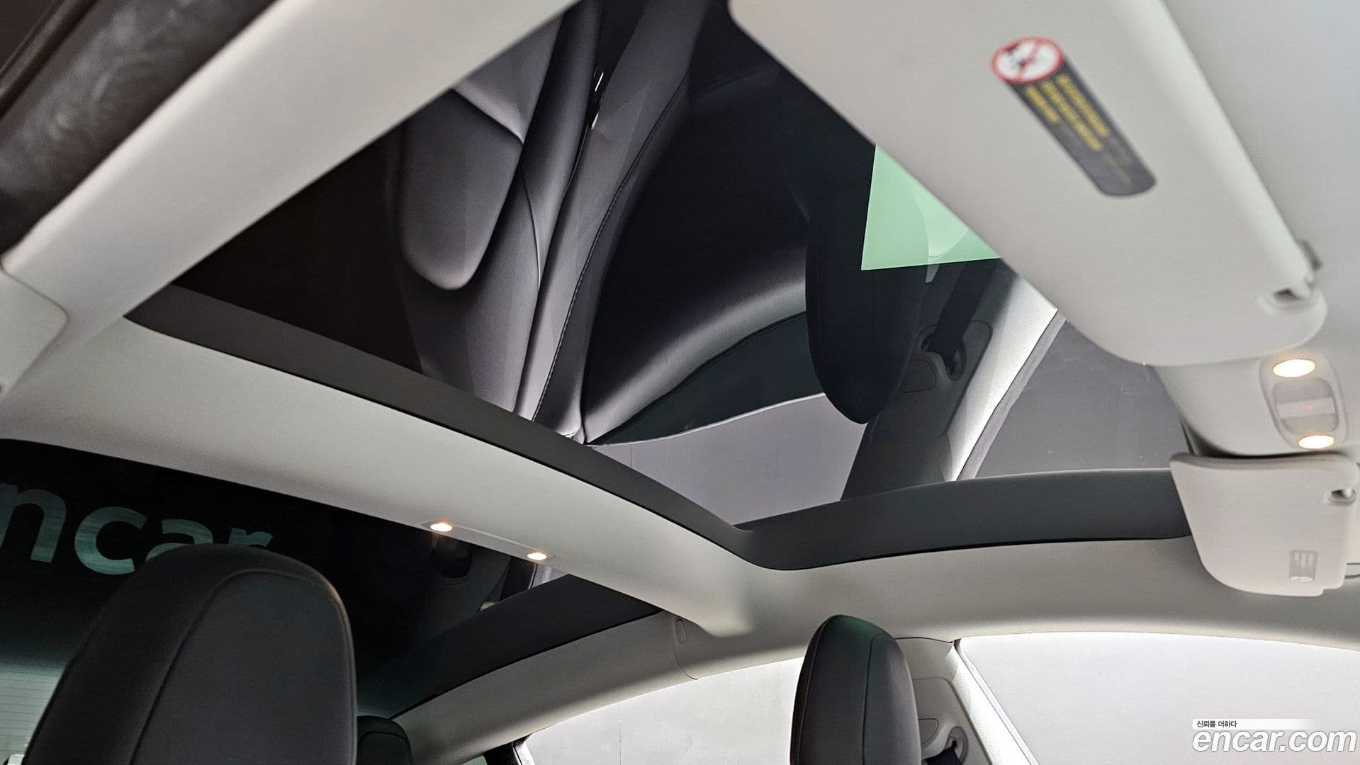 Main__Slider__Photo:Model 3 Tesla 2022.4-16