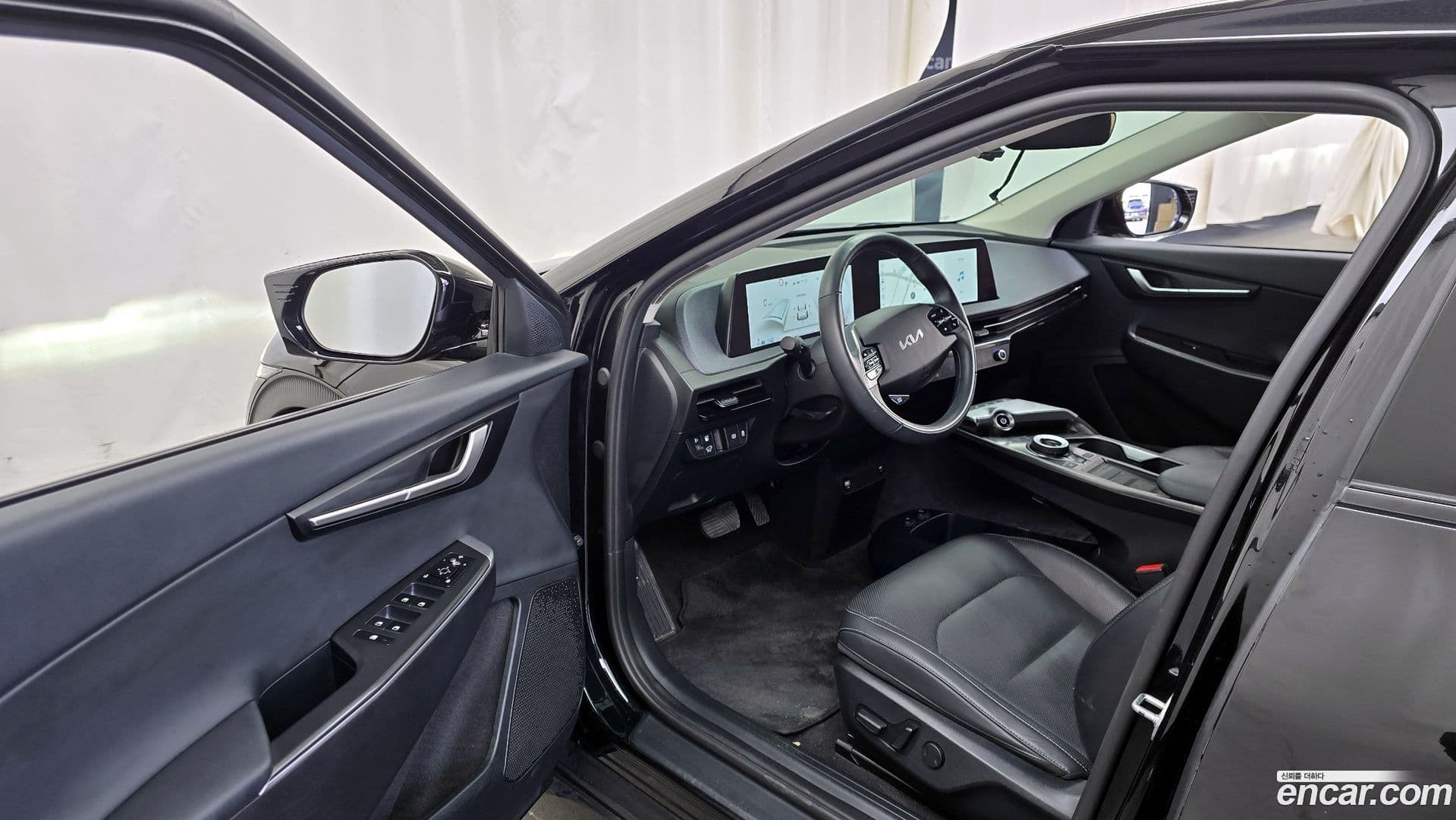 Main__Slider__Photo:EV6 Kia 2022.2-9