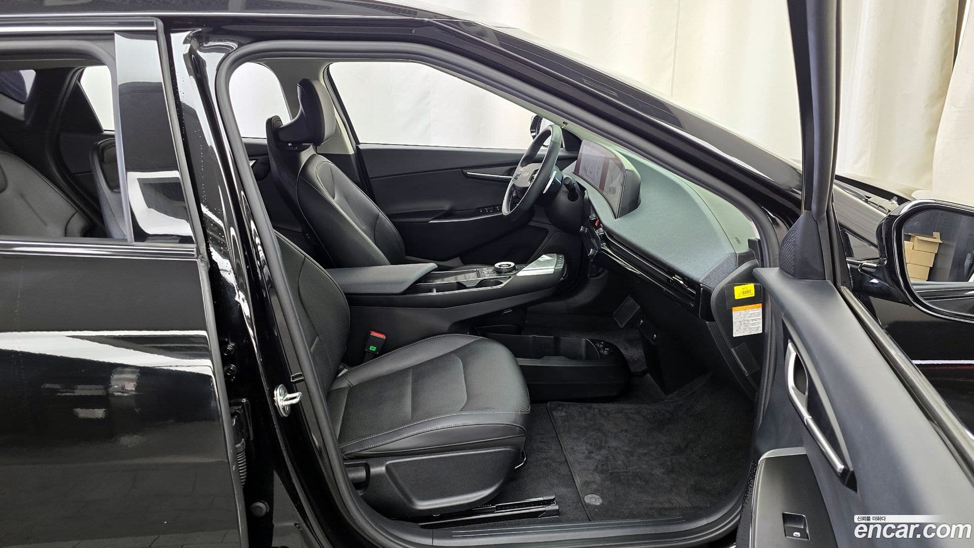 Main__Slider__Photo:EV6 Kia 2022.2-10