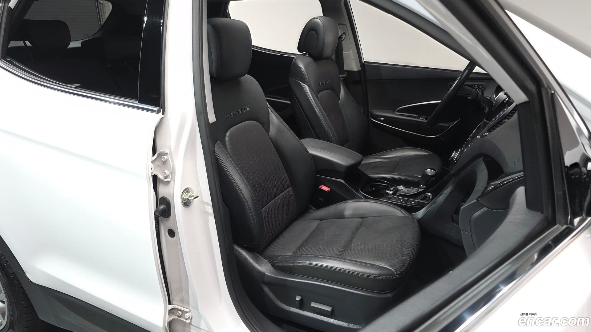 Main__Slider__Photo:Santafe Hyundai 2015.2-11