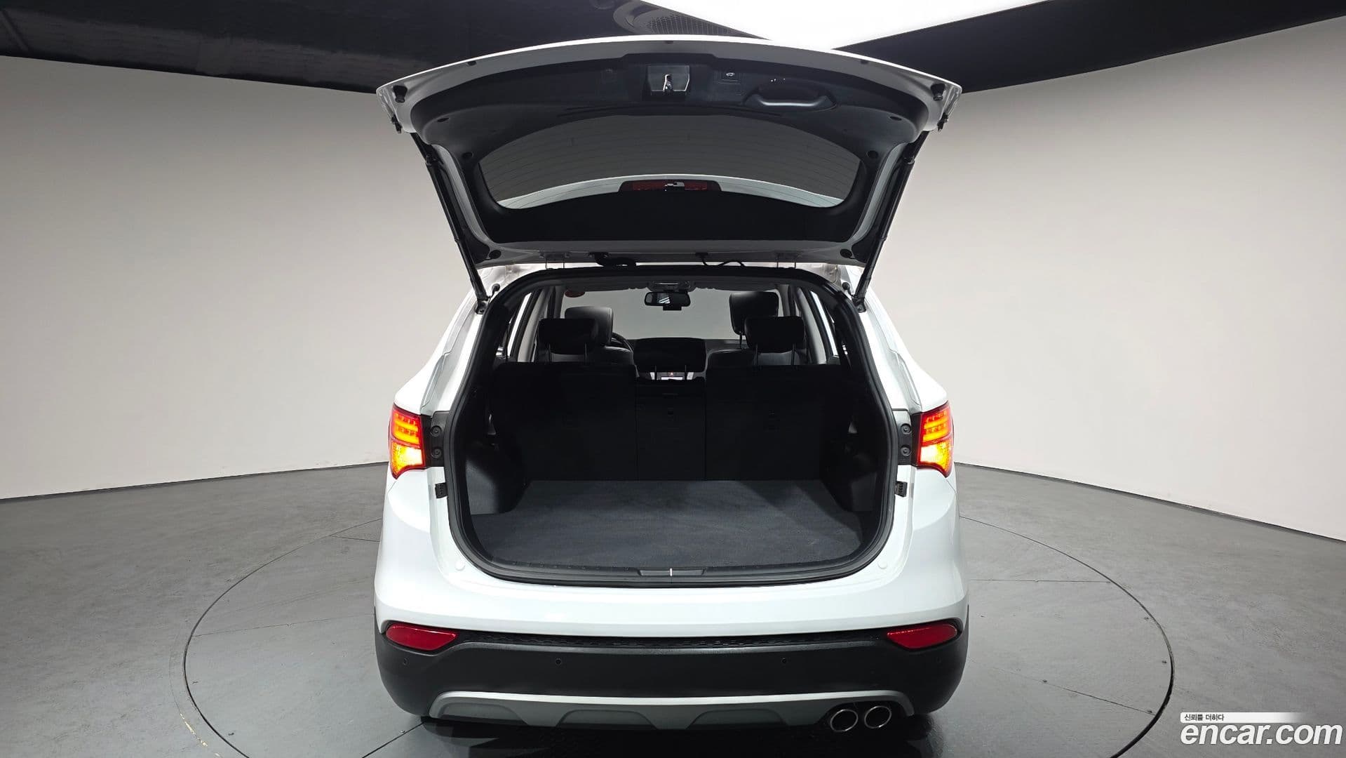 Main__Slider__Photo:Santafe Hyundai 2015.2-19