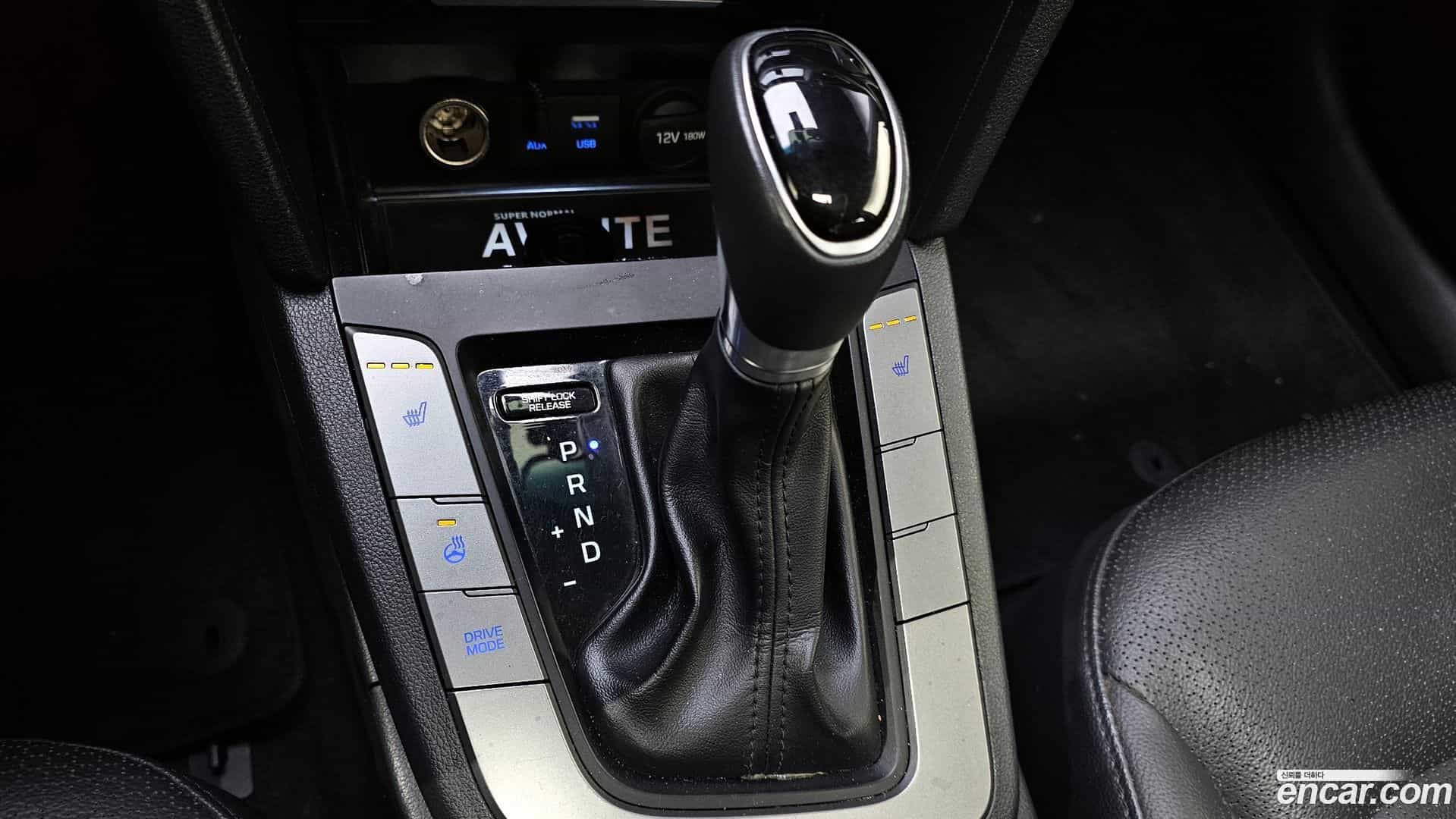 AVANTE Hyundai 2016.10-INNER-009