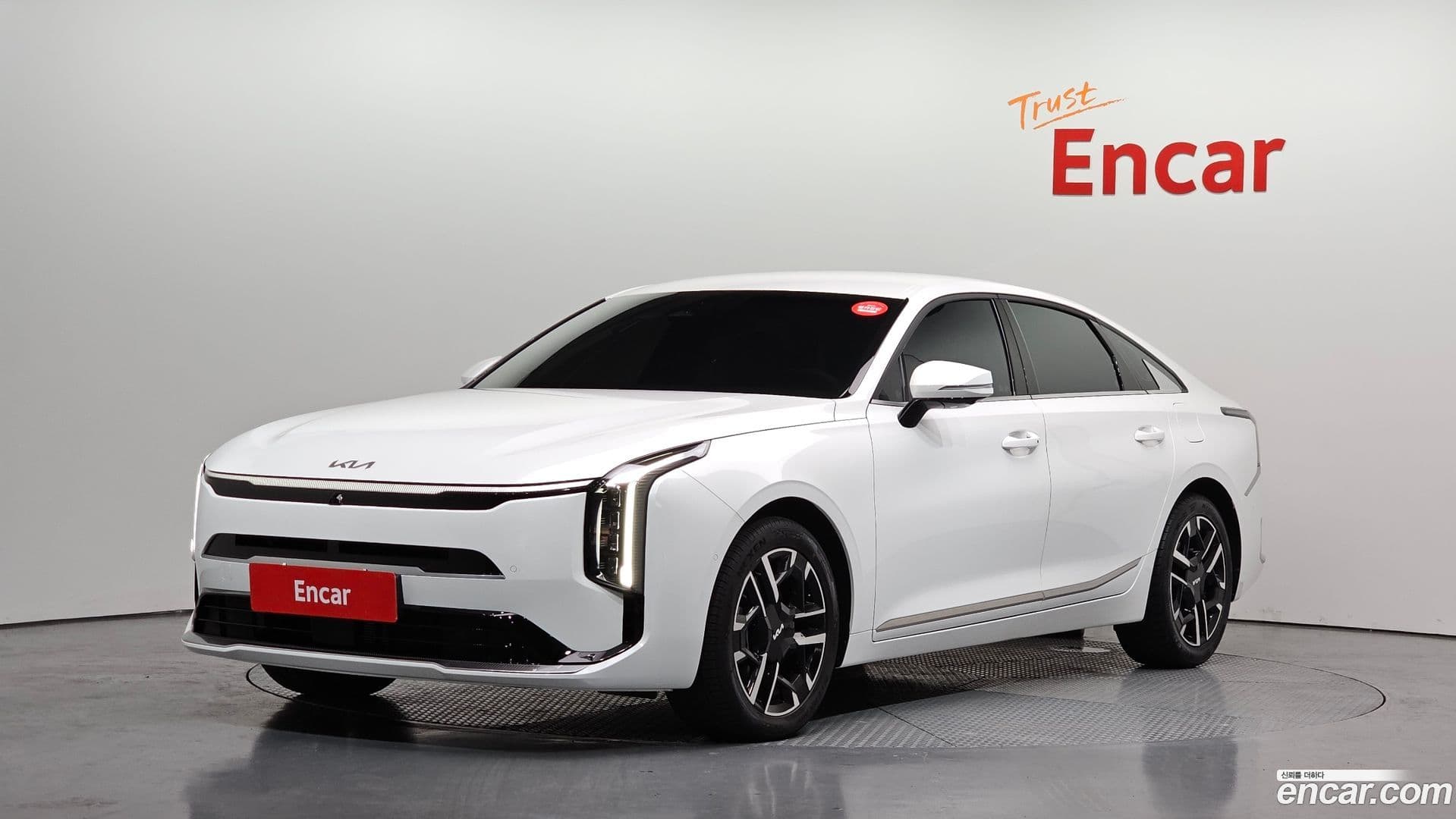 Main__Slider__Photo:K8 Kia 2025.8-0