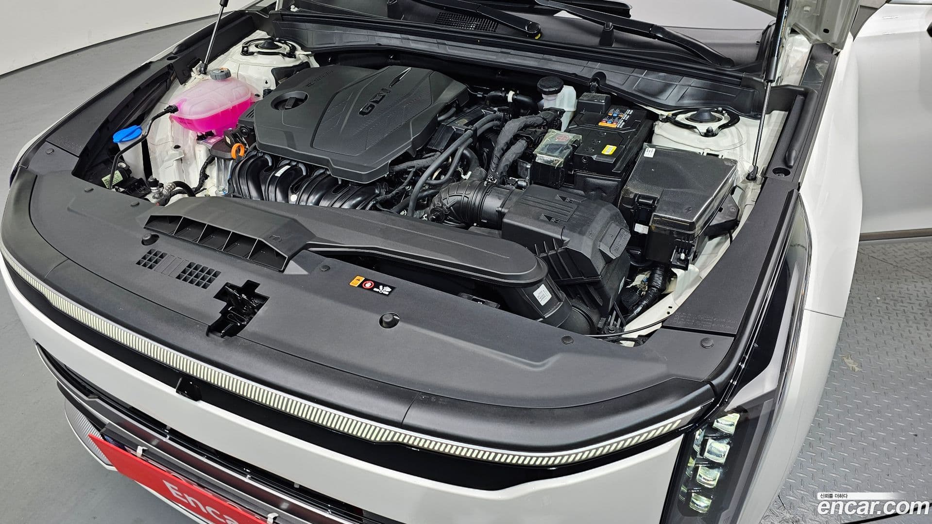 Main__Slider__Photo:K8 Kia 2025.8-5