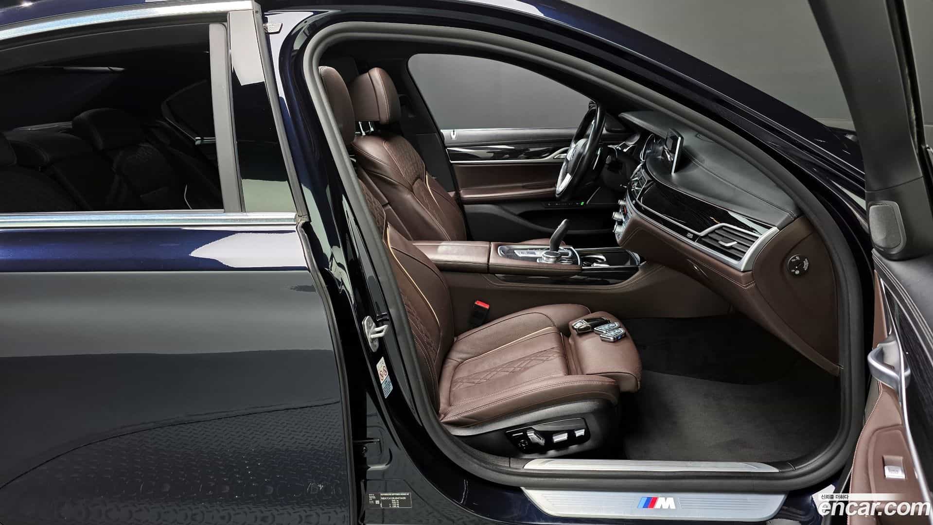 7-Series BMW 2018.11-INNER-010