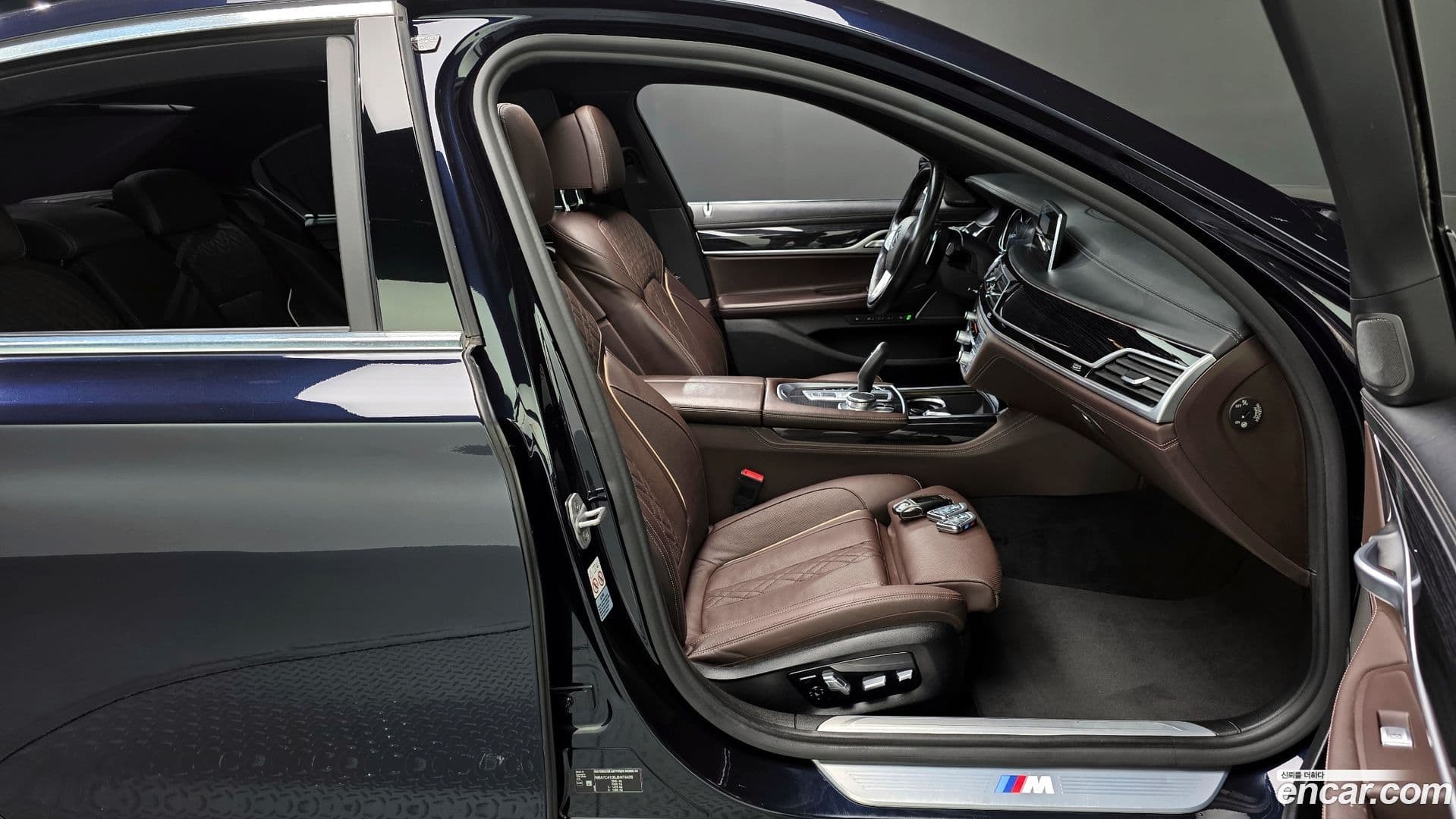 Main__Slider__Photo:7-Series BMW 2018.11-9