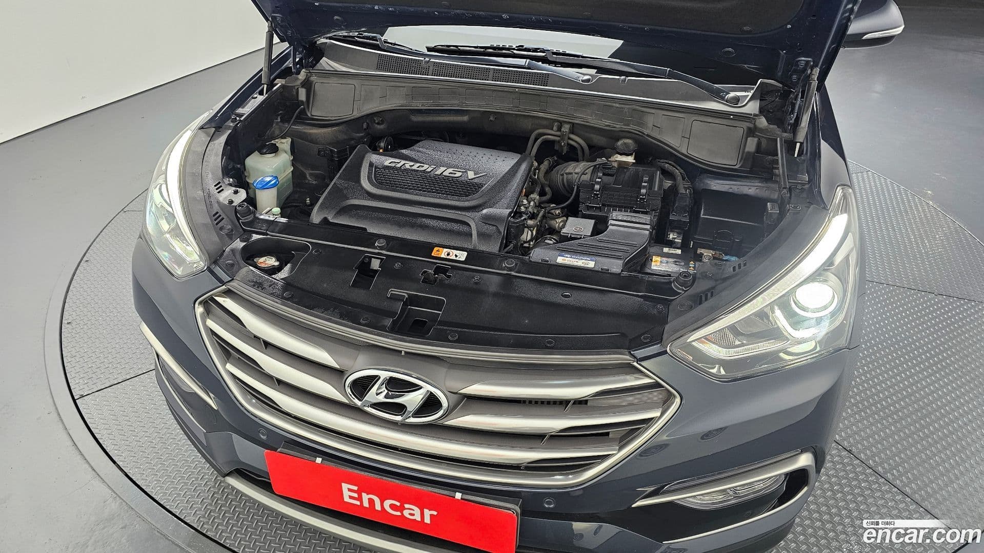 Main__Slider__Photo:Santafe Hyundai 2016.2-5