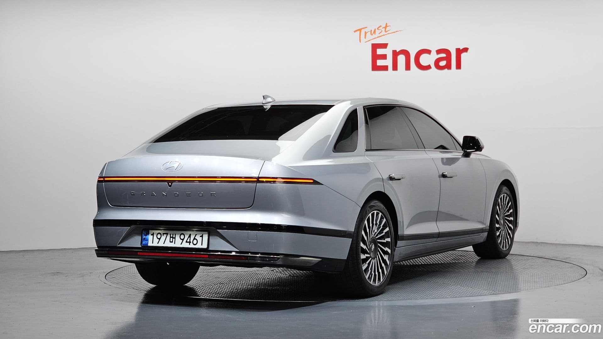 Main__Slider__Photo:Grandeur Hyundai 2023.2-1