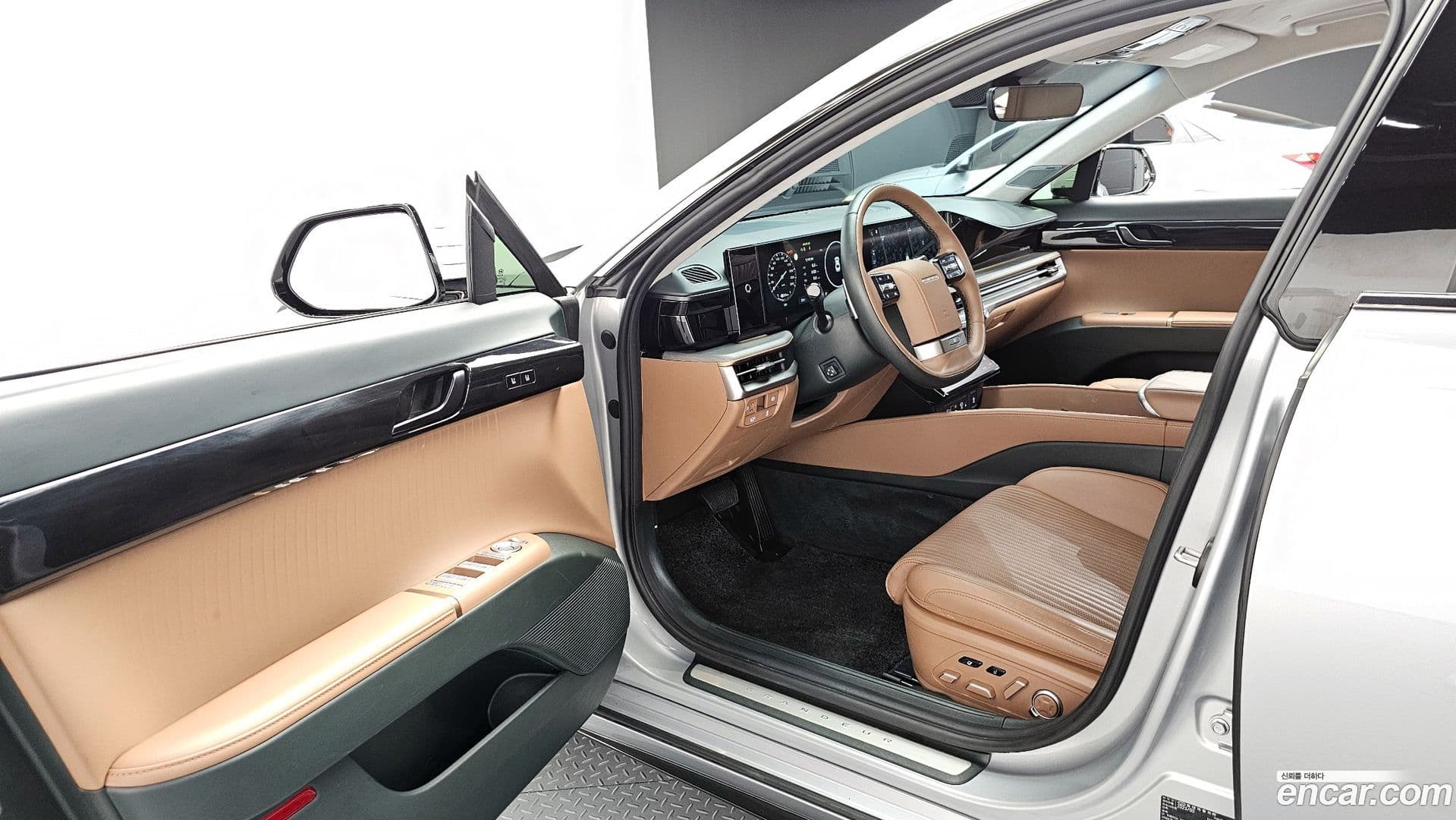 Main__Slider__Photo:Grandeur Hyundai 2023.2-10