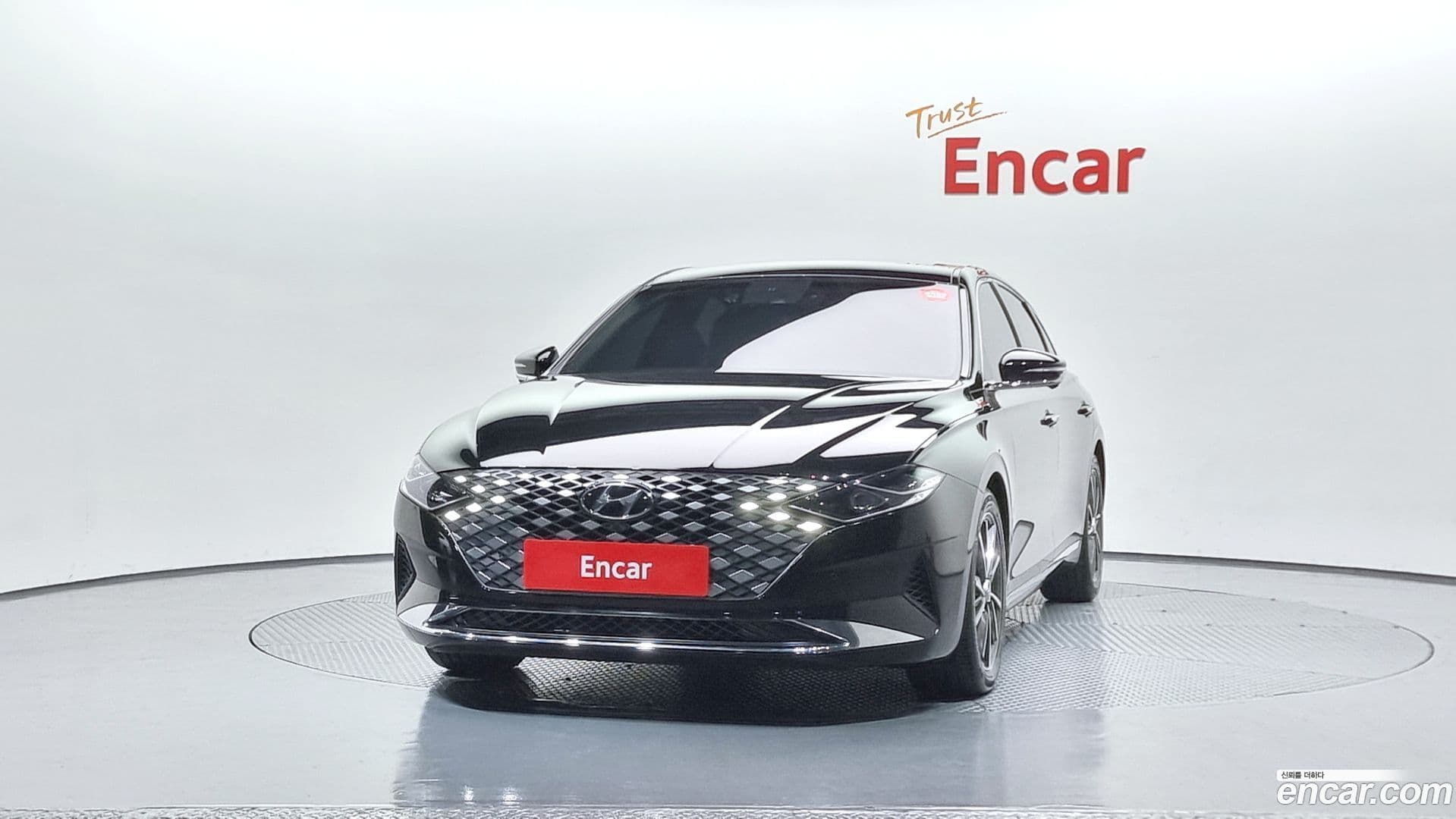 Main__Slider__Photo:Grandeur Hyundai 2022.6-2