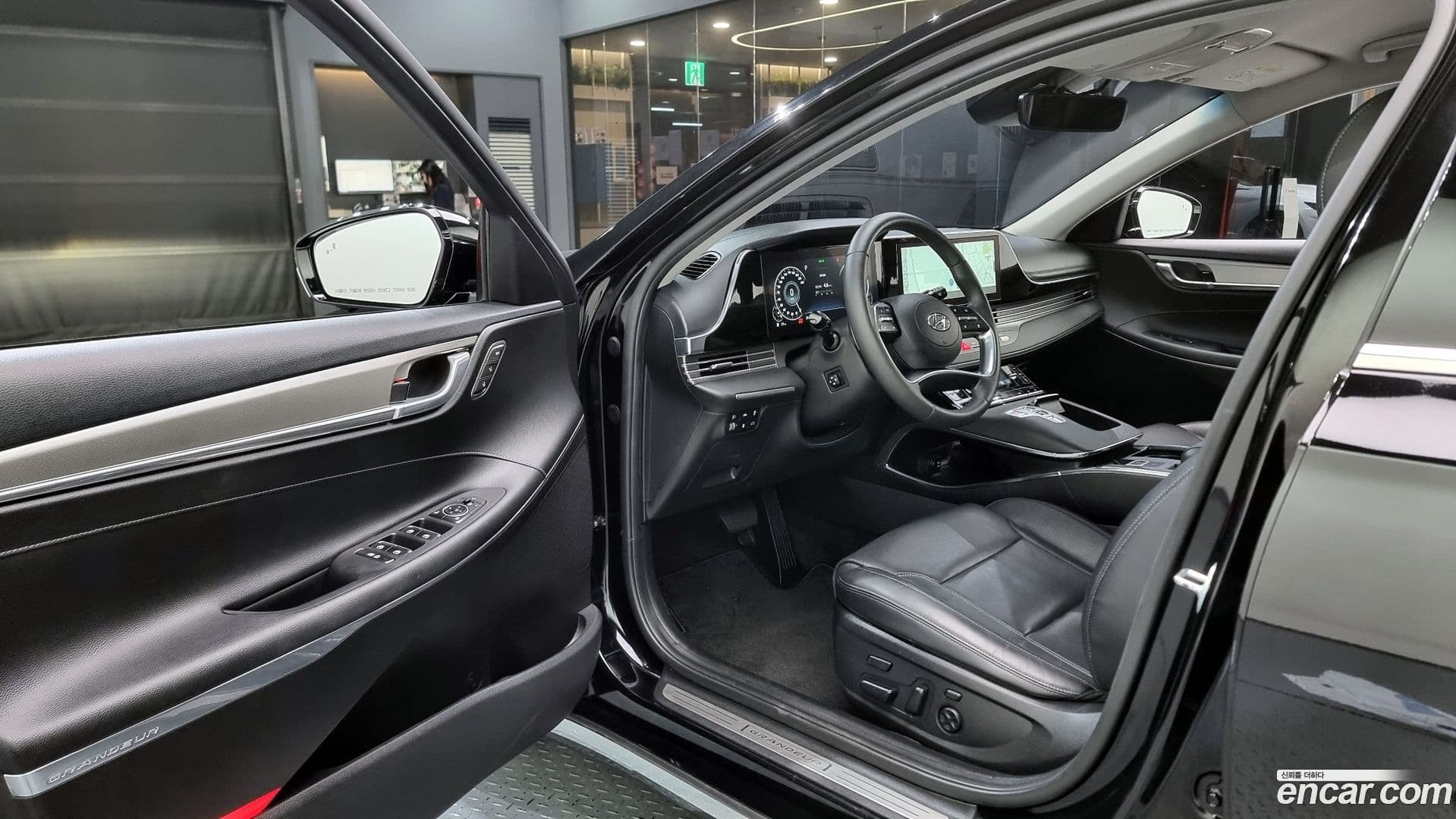 Main__Slider__Photo:Grandeur Hyundai 2022.6-10