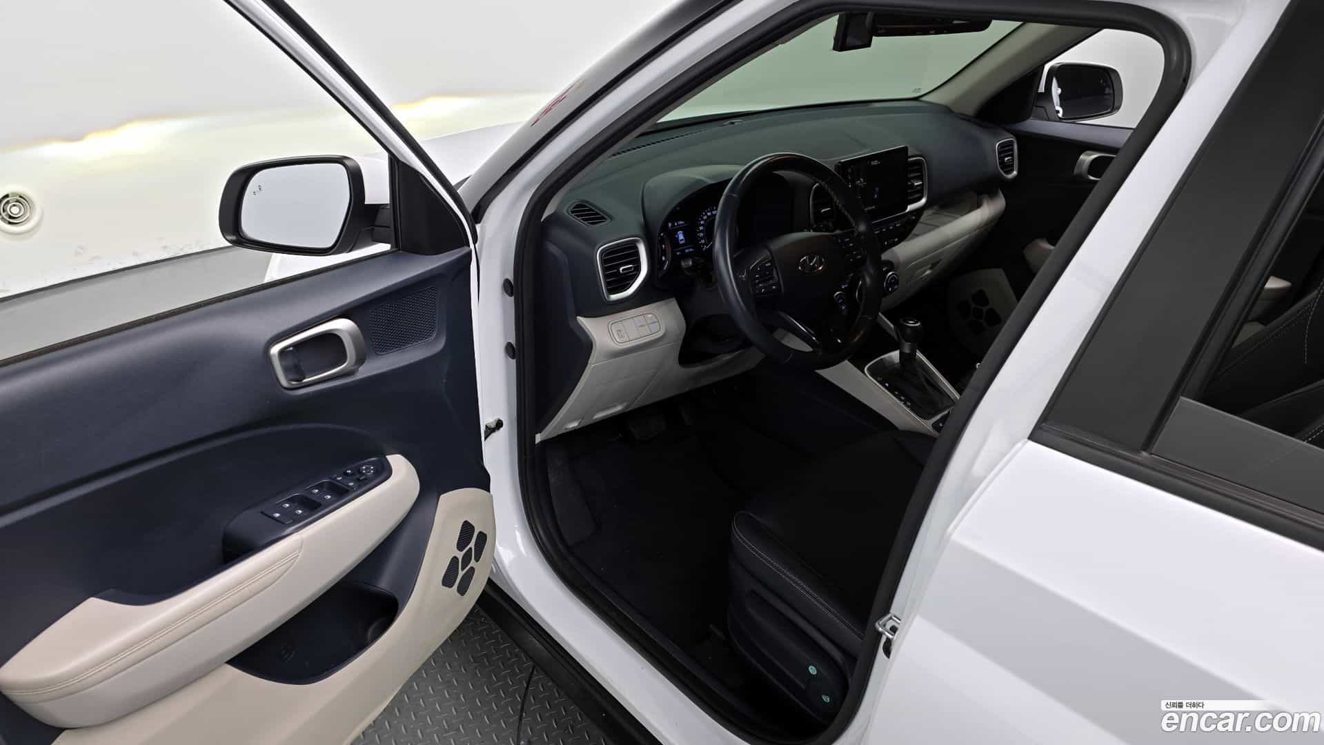 Venue Hyundai 2022.8-OPTION-015