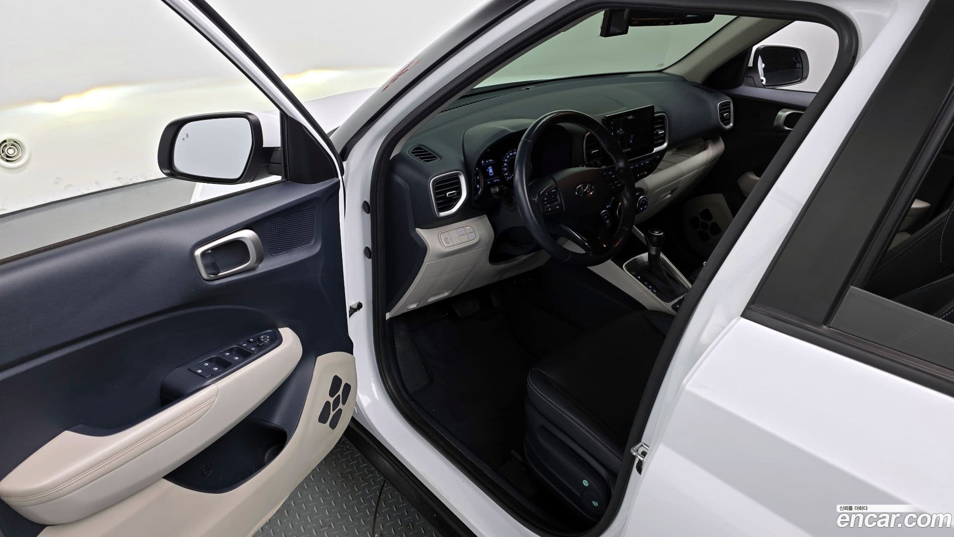 Main__Slider__Photo:Venue Hyundai 2022.8-10