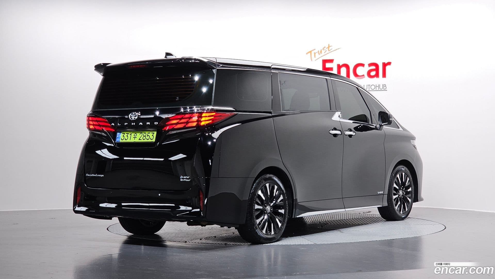 Main__Slider__Photo:Alphard Toyota 2024.9-1