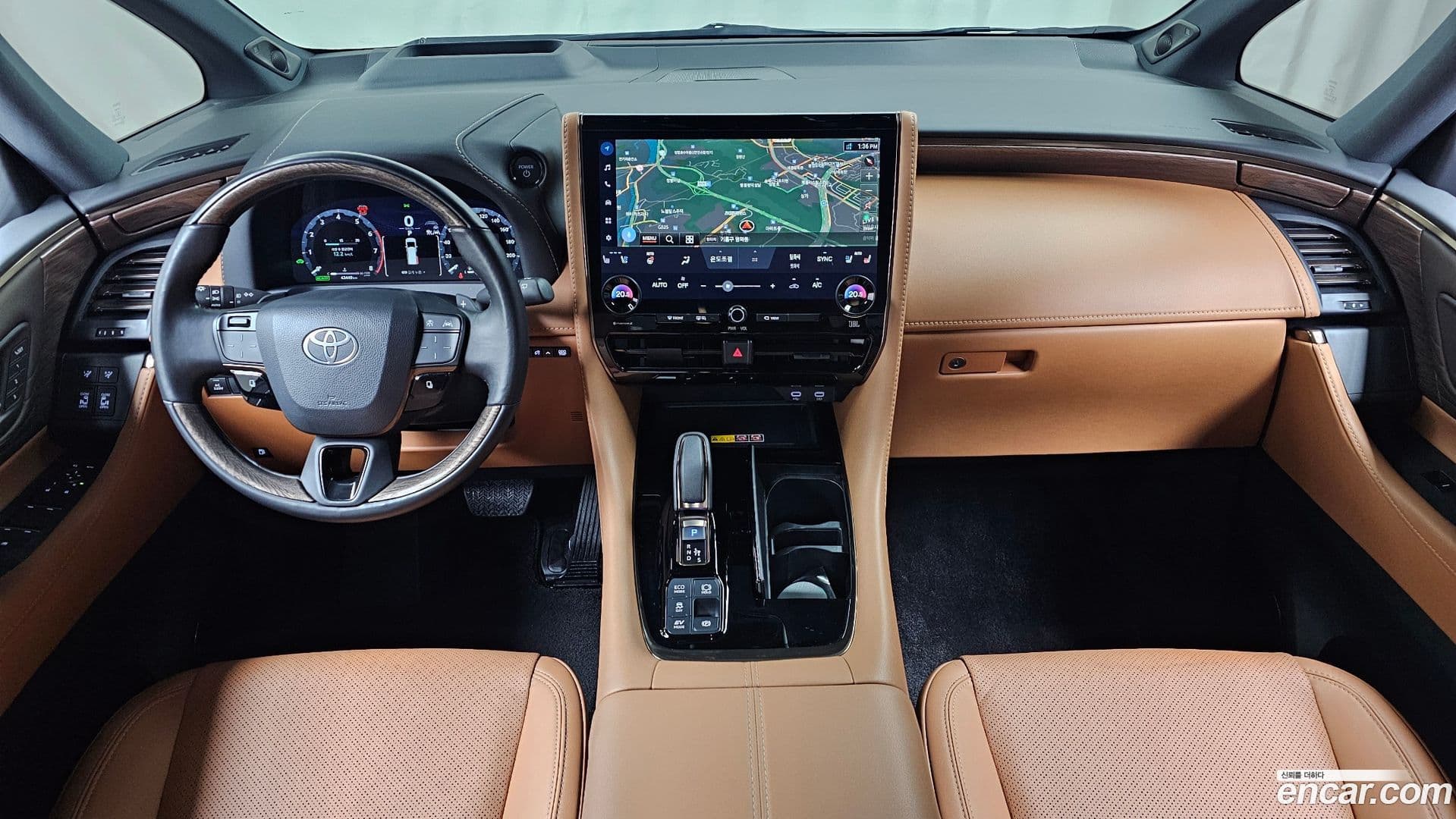 Main__Slider__Photo:Alphard Toyota 2024.9-6