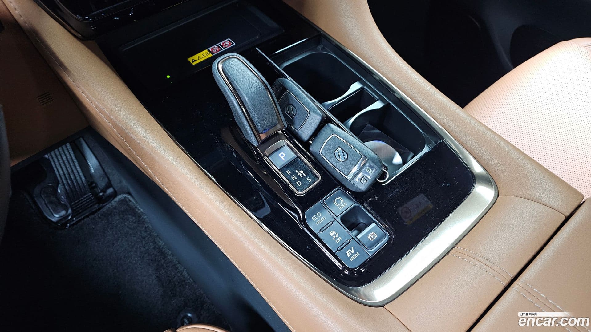 Main__Slider__Photo:Alphard Toyota 2024.9-8