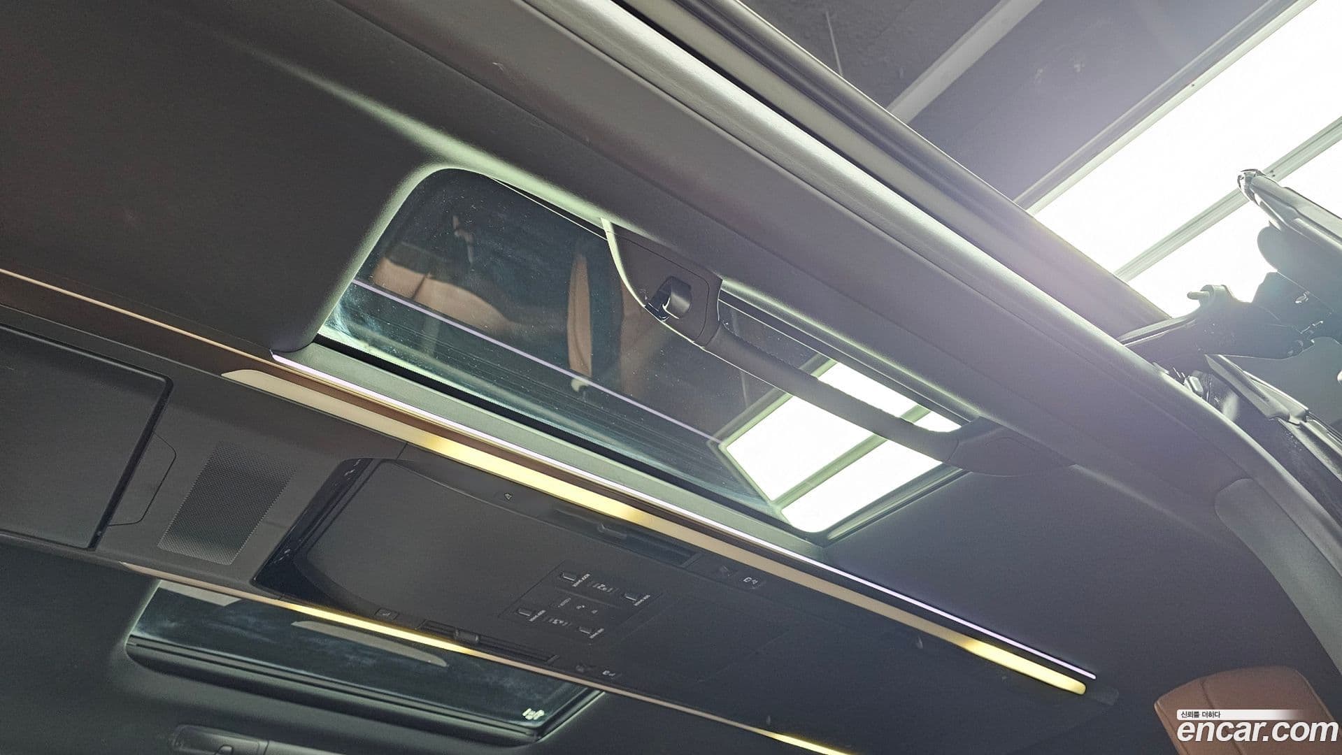 Main__Slider__Photo:Alphard Toyota 2024.9-18